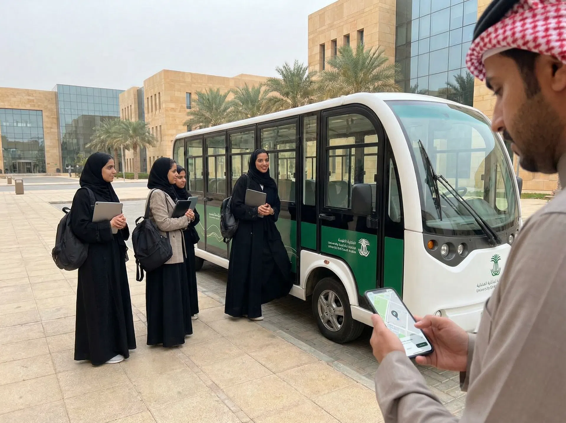 نقل آمن للطالبات والمعلمات