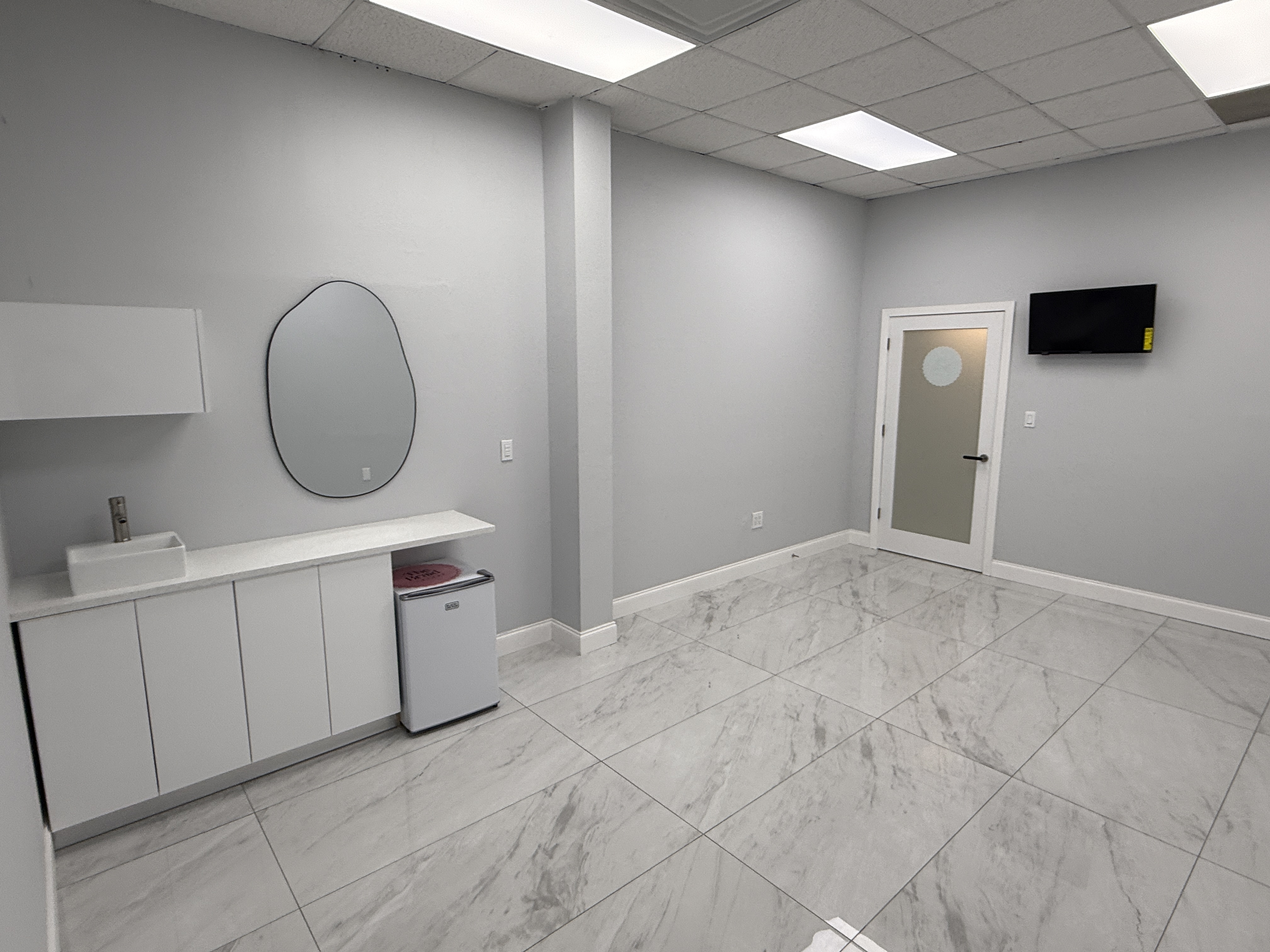 Suite 105 Studio #13