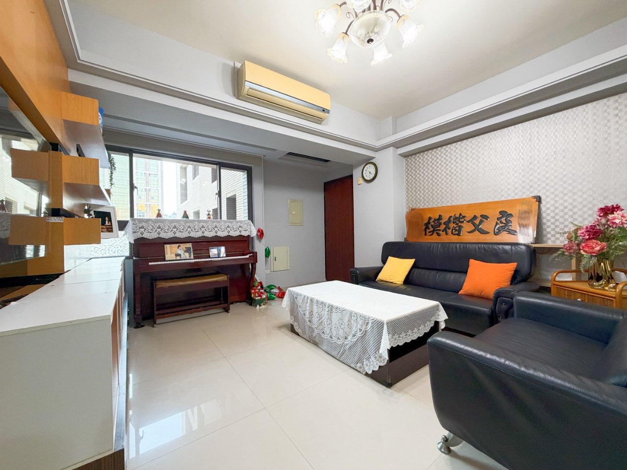 台中西區 國美特區【宏台美術館】 3房 客廳