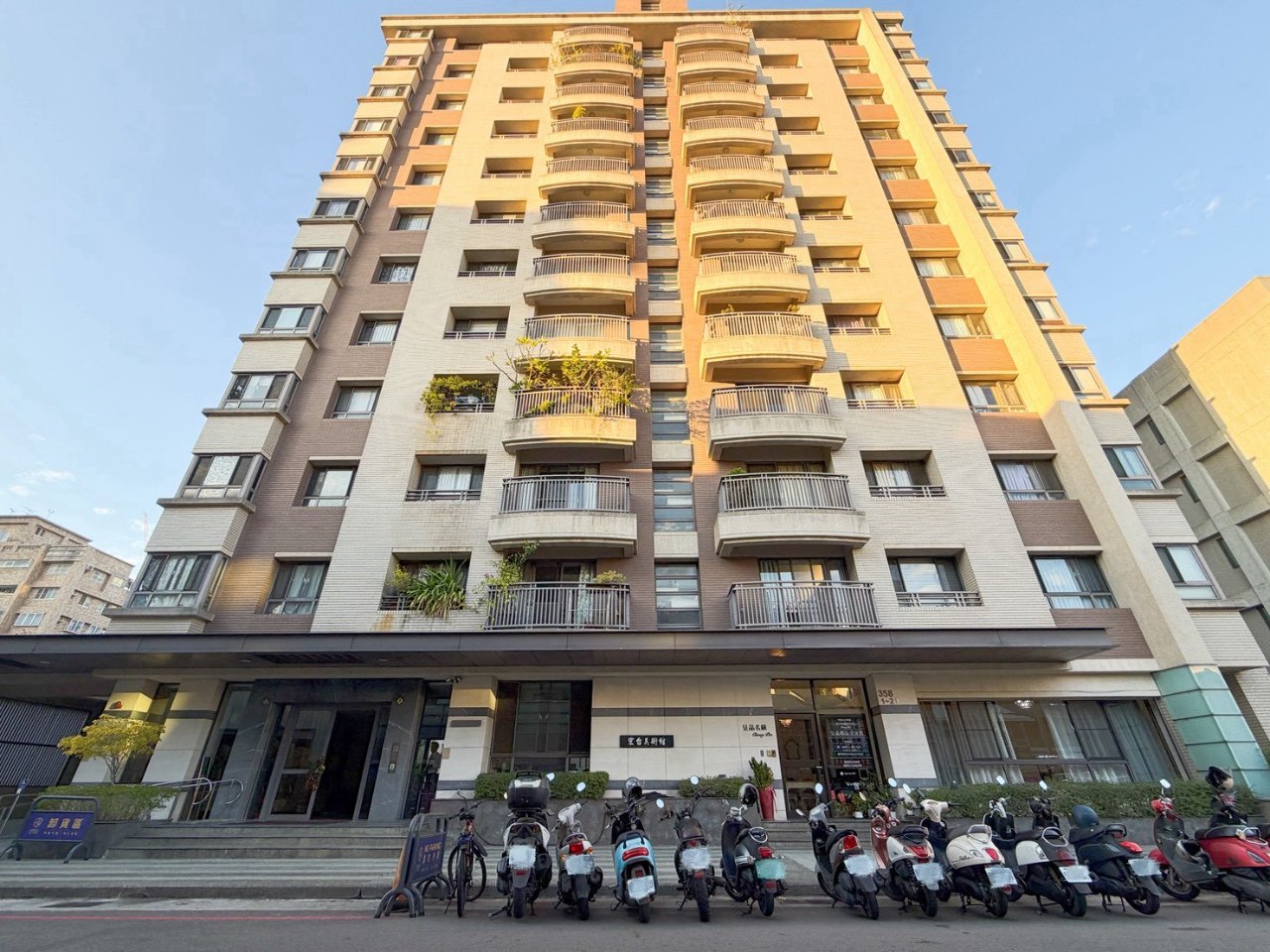 台中住宅 國美特區【宏台美術館】高樓層優質三房B1平車