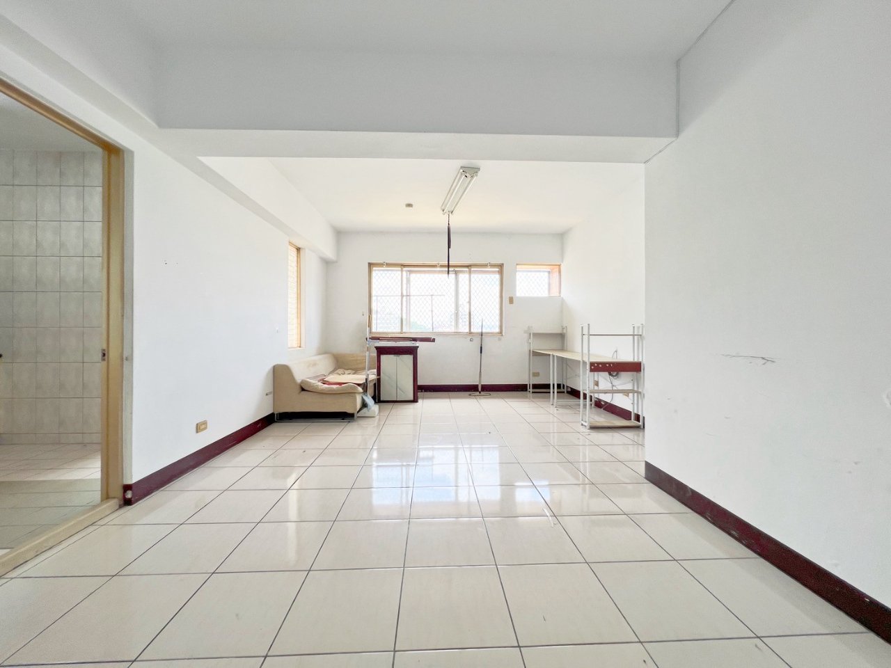 台中藝術生活宅 稀有釋出!虎山商圈親水公園次頂樓採光三房附車位