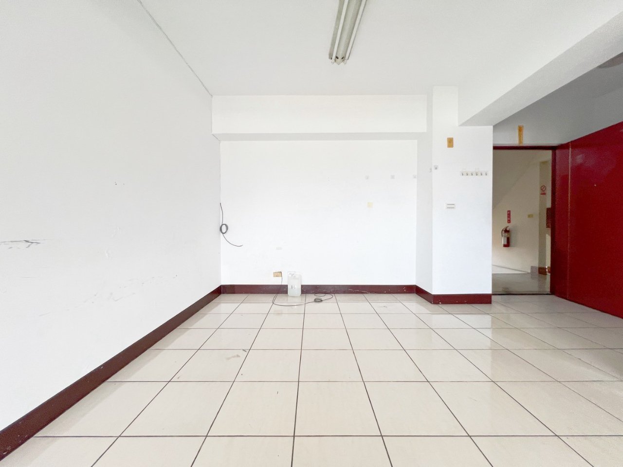 台中草屯鎮 3房 華廈 客廳