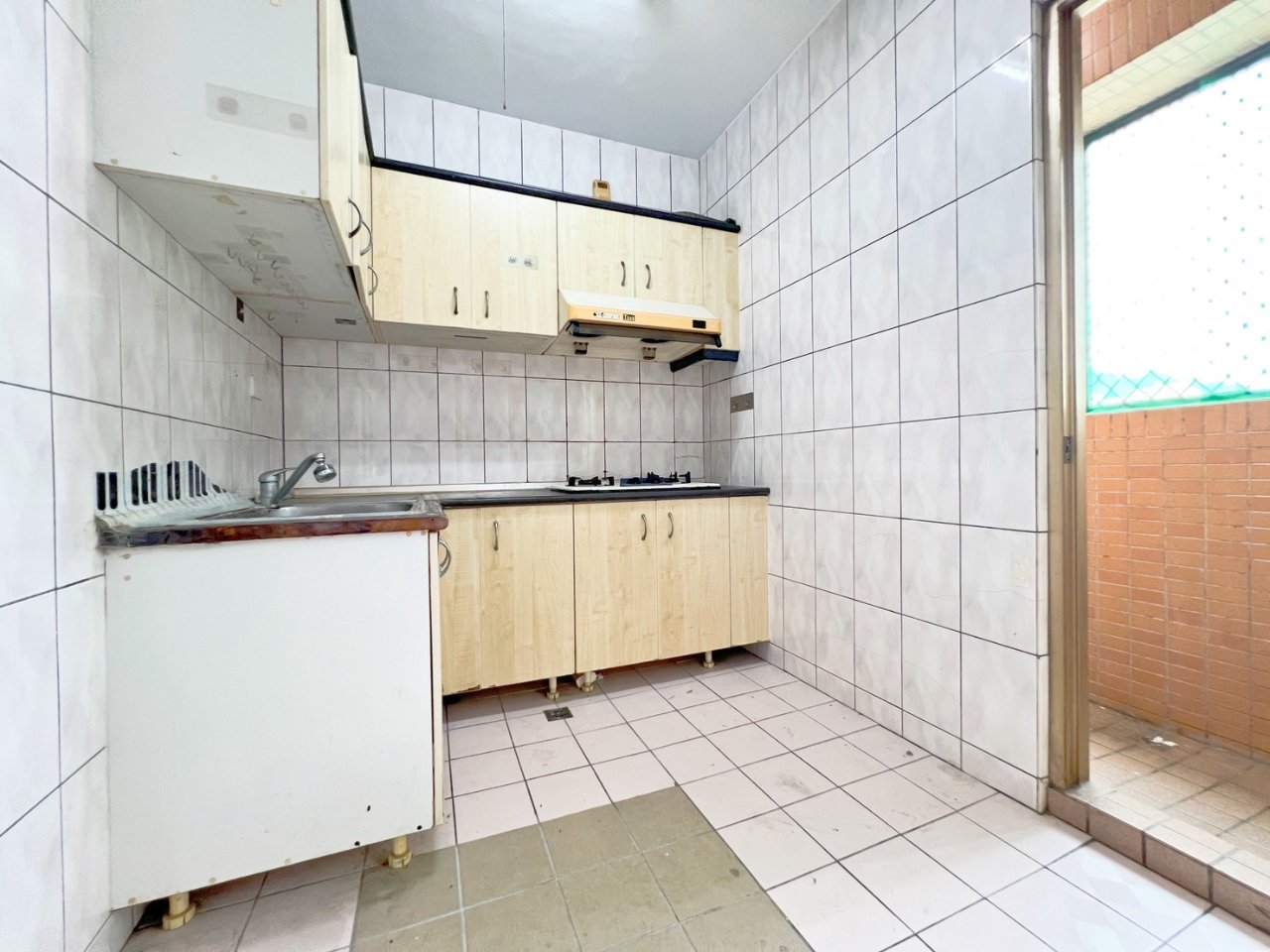 台中草屯鎮 3房 華廈 廚房餐廳