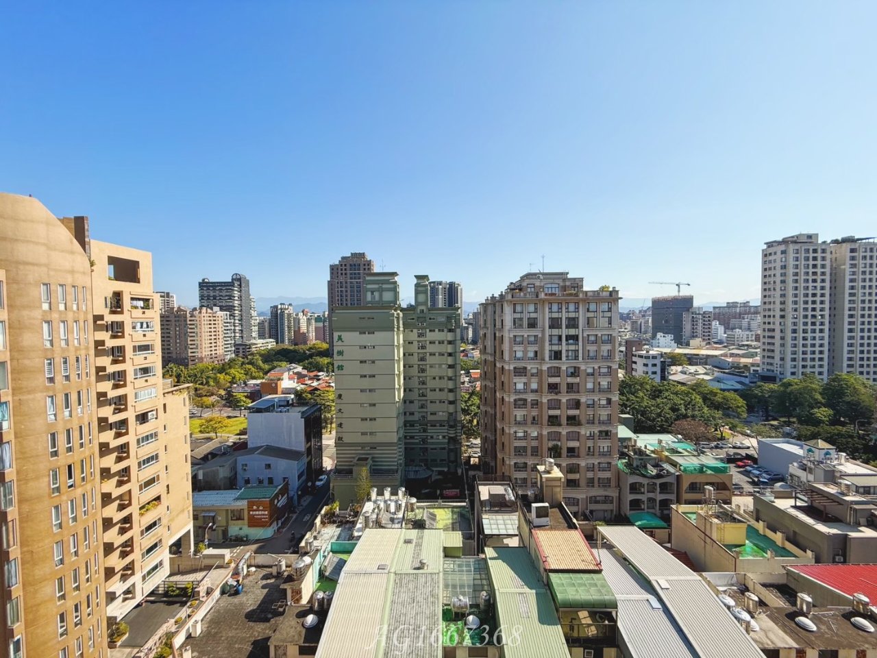 台中西區 由鉅AZ學生活 3房 外觀實拍