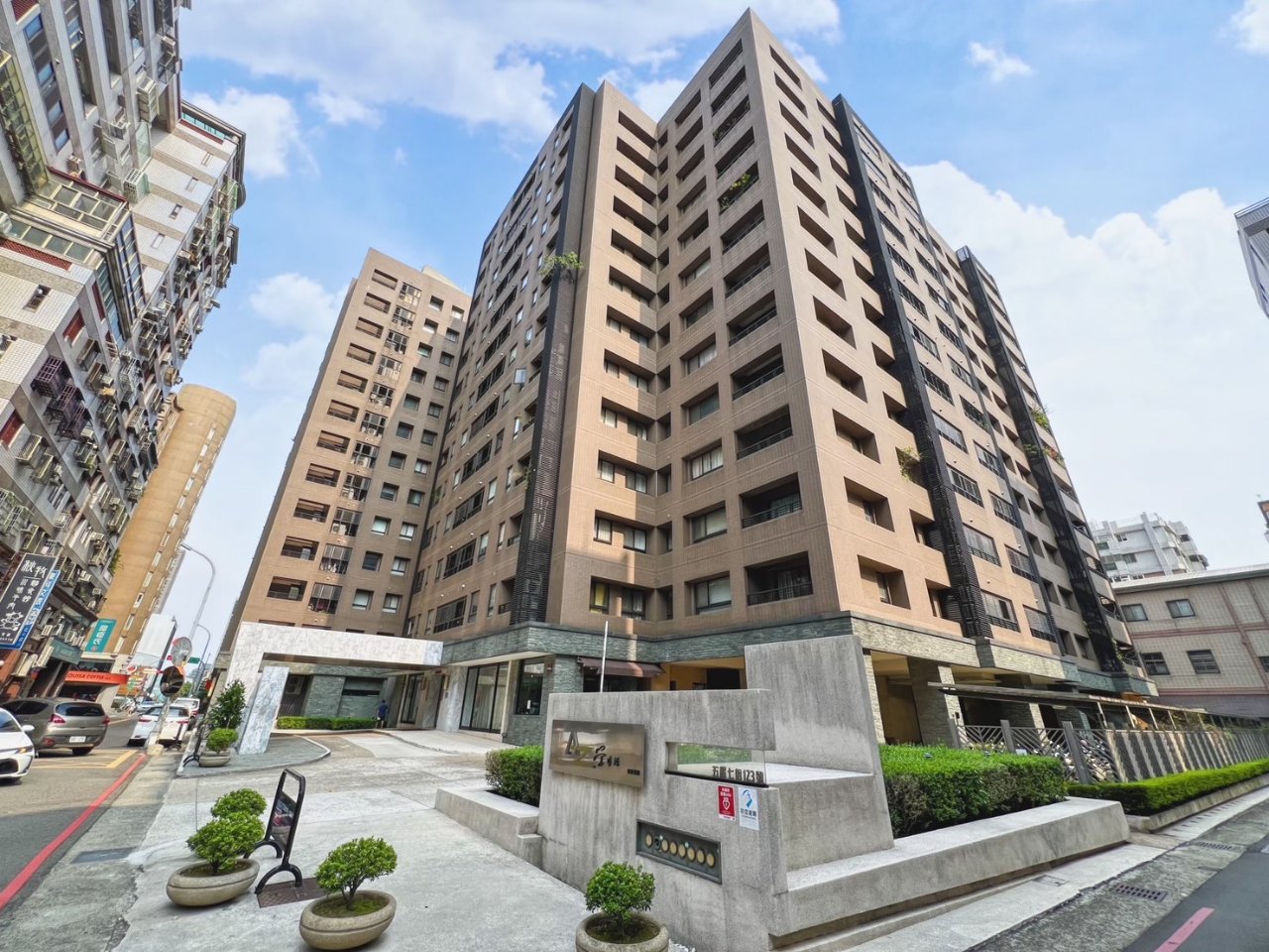 台中西區 由鉅AZ學生活 3房 客廳