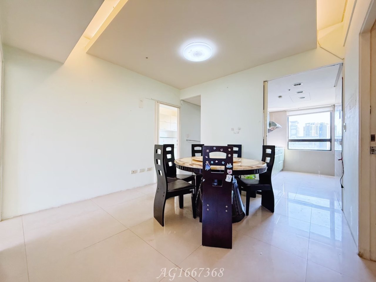 台中西區 由鉅AZ學生活 3房 室內照片