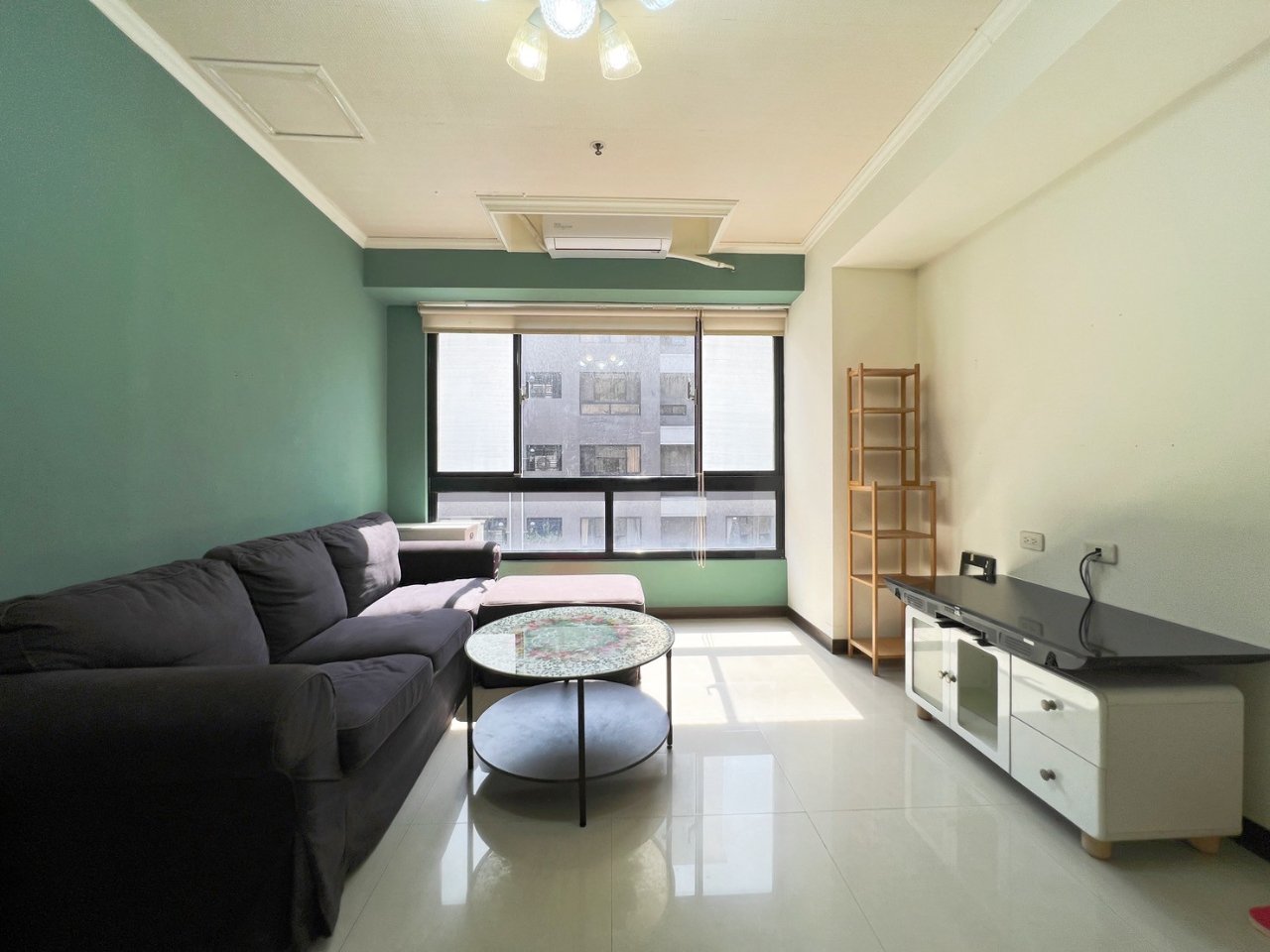 台中西區 雲門登峰 2房 客廳