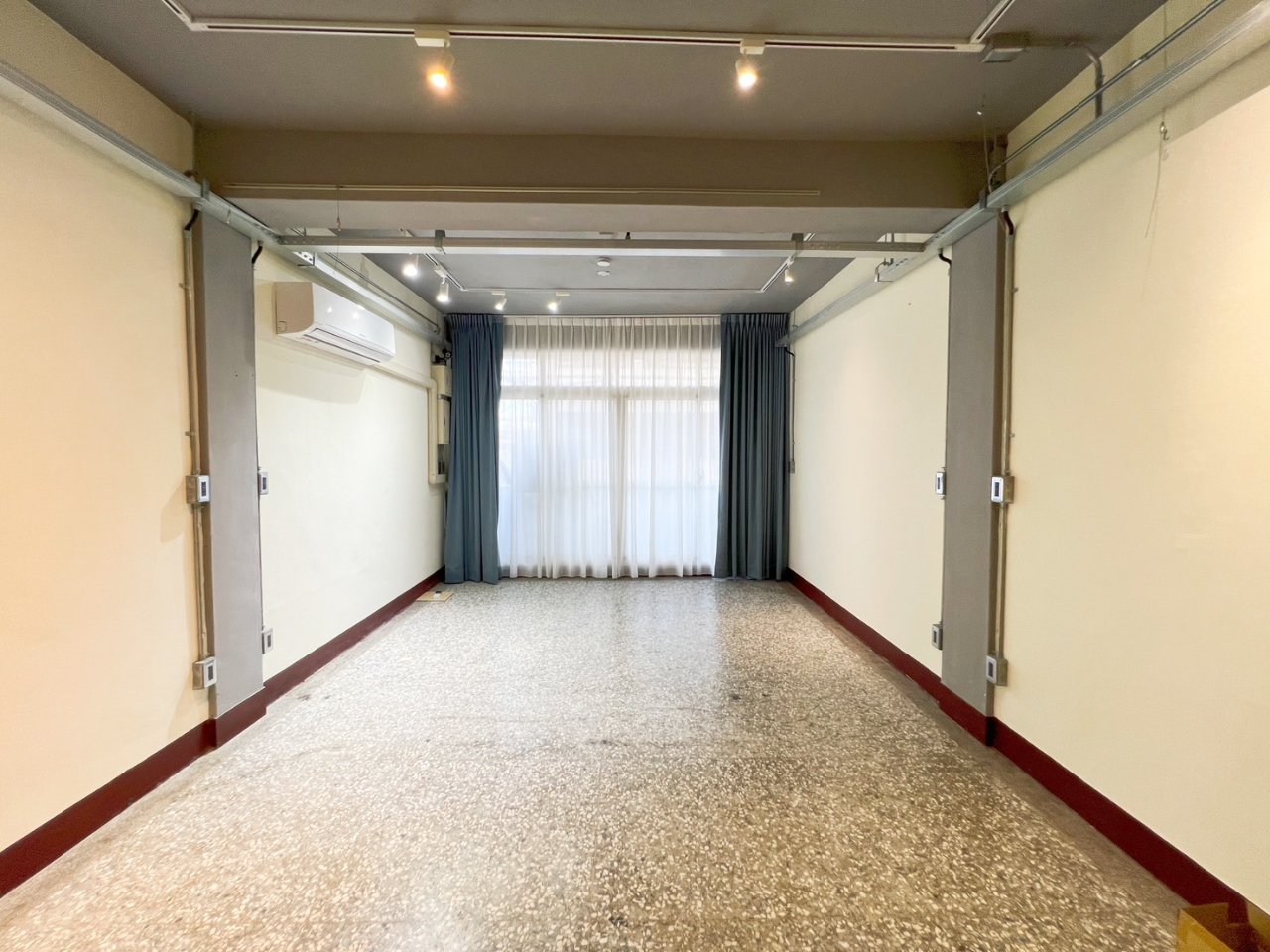 台中西區 4房 透天厝 室內照片