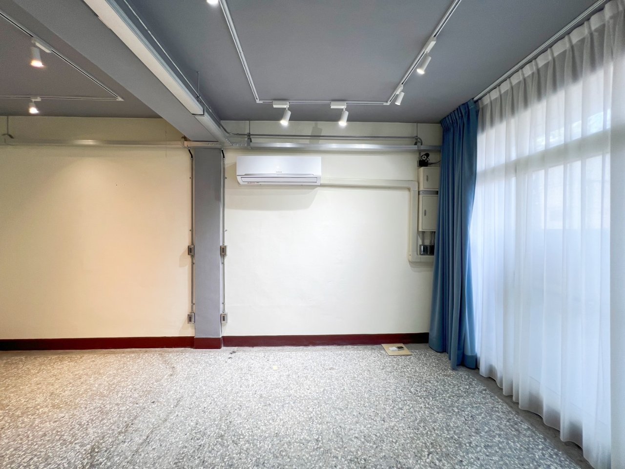 台中西區 4房 透天厝 室內照片