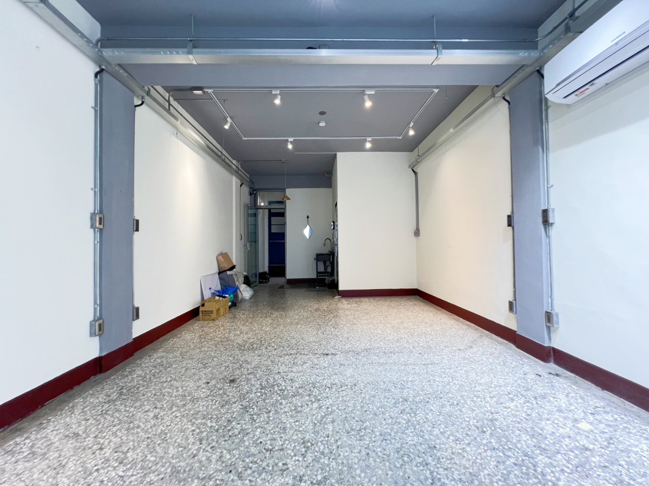 台中西區 4房 透天厝 室內照片