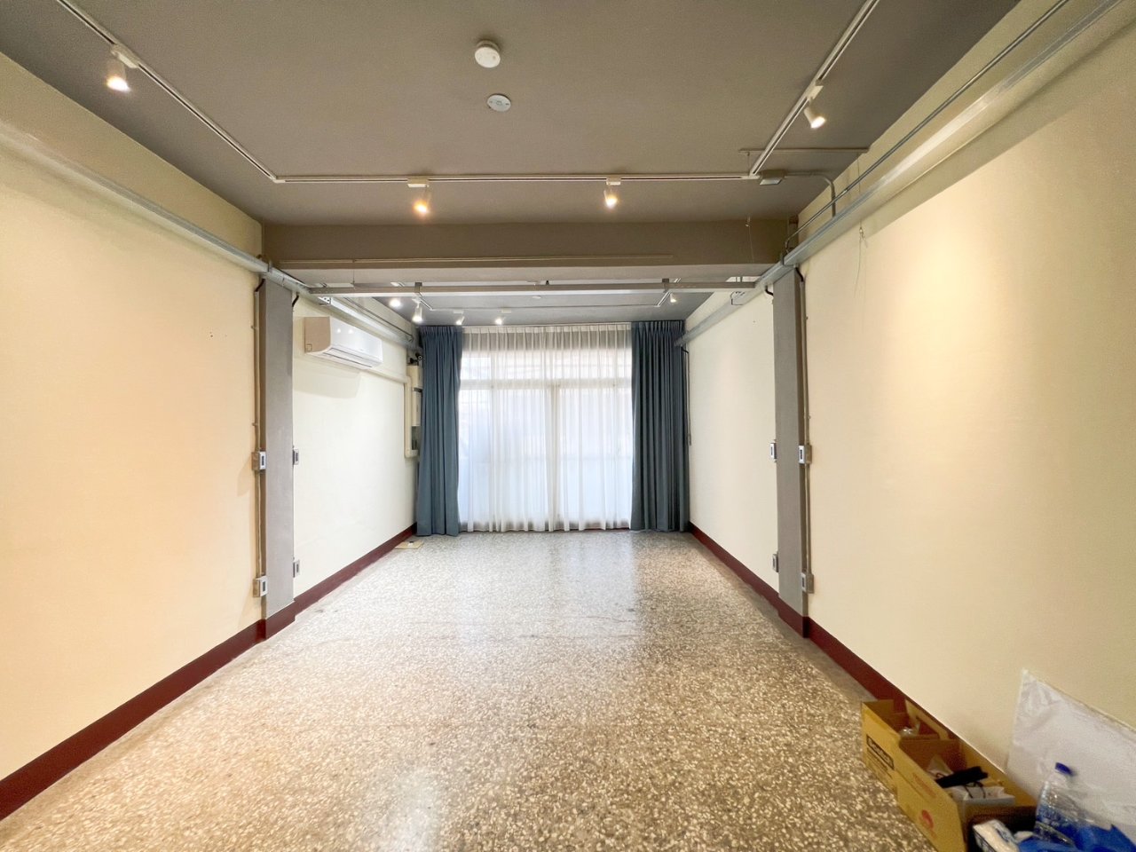 台中西區 4房 透天厝 室內照片