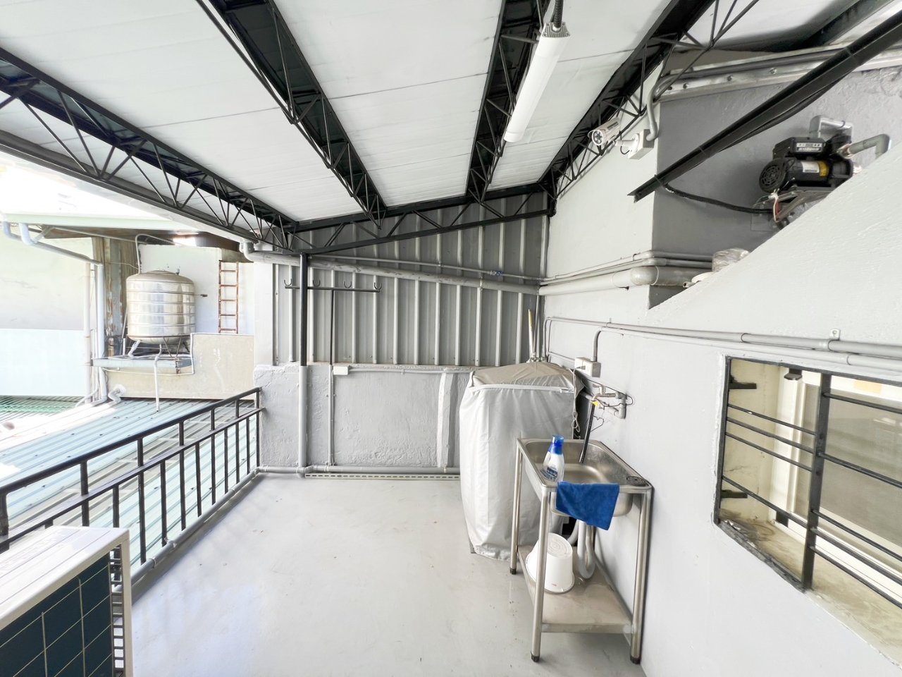 台中西區 4房 透天厝 室內照片