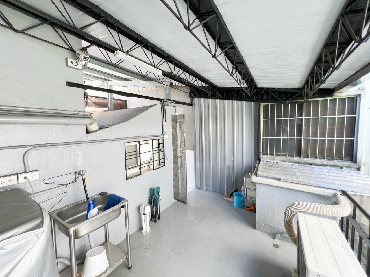 台中西區 4房 透天厝 室內照片