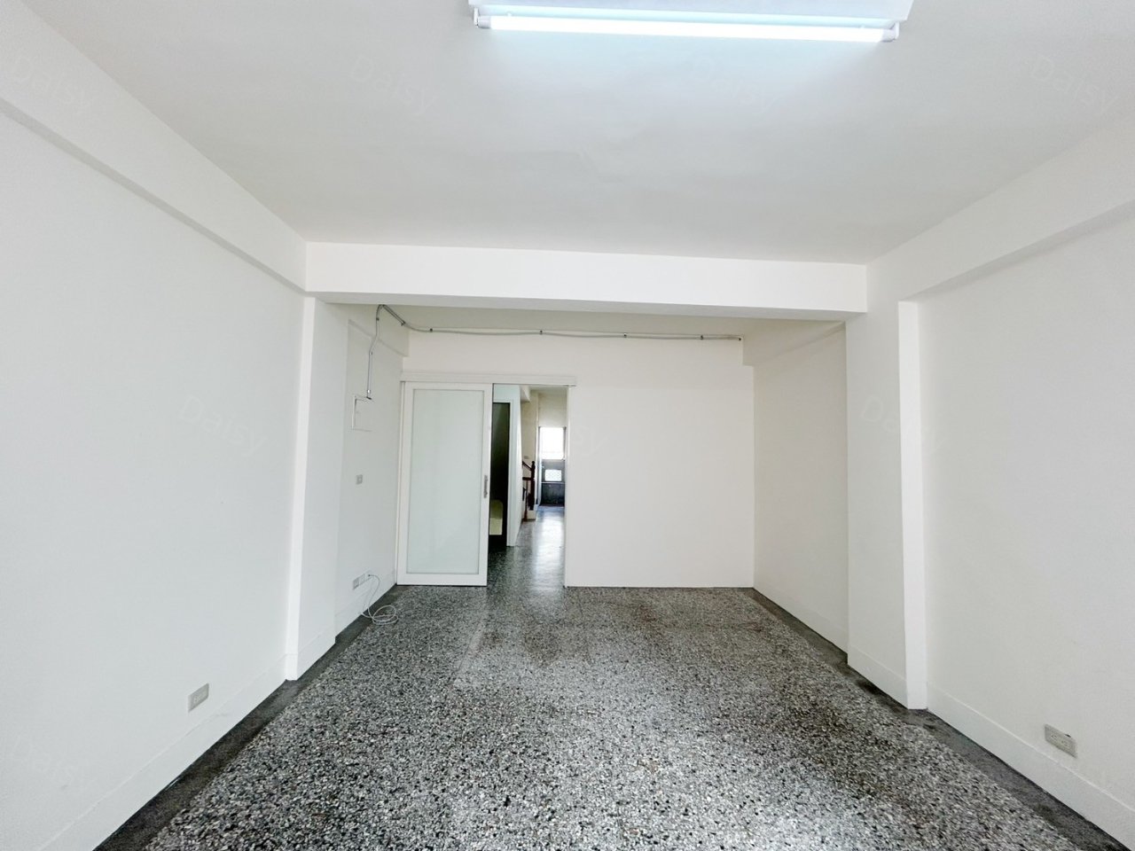 台中西區 2房 透天厝 主臥室