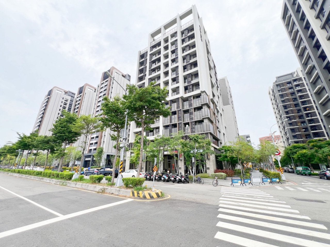 台中大里區 康橋河畔康活 2房 主臥室