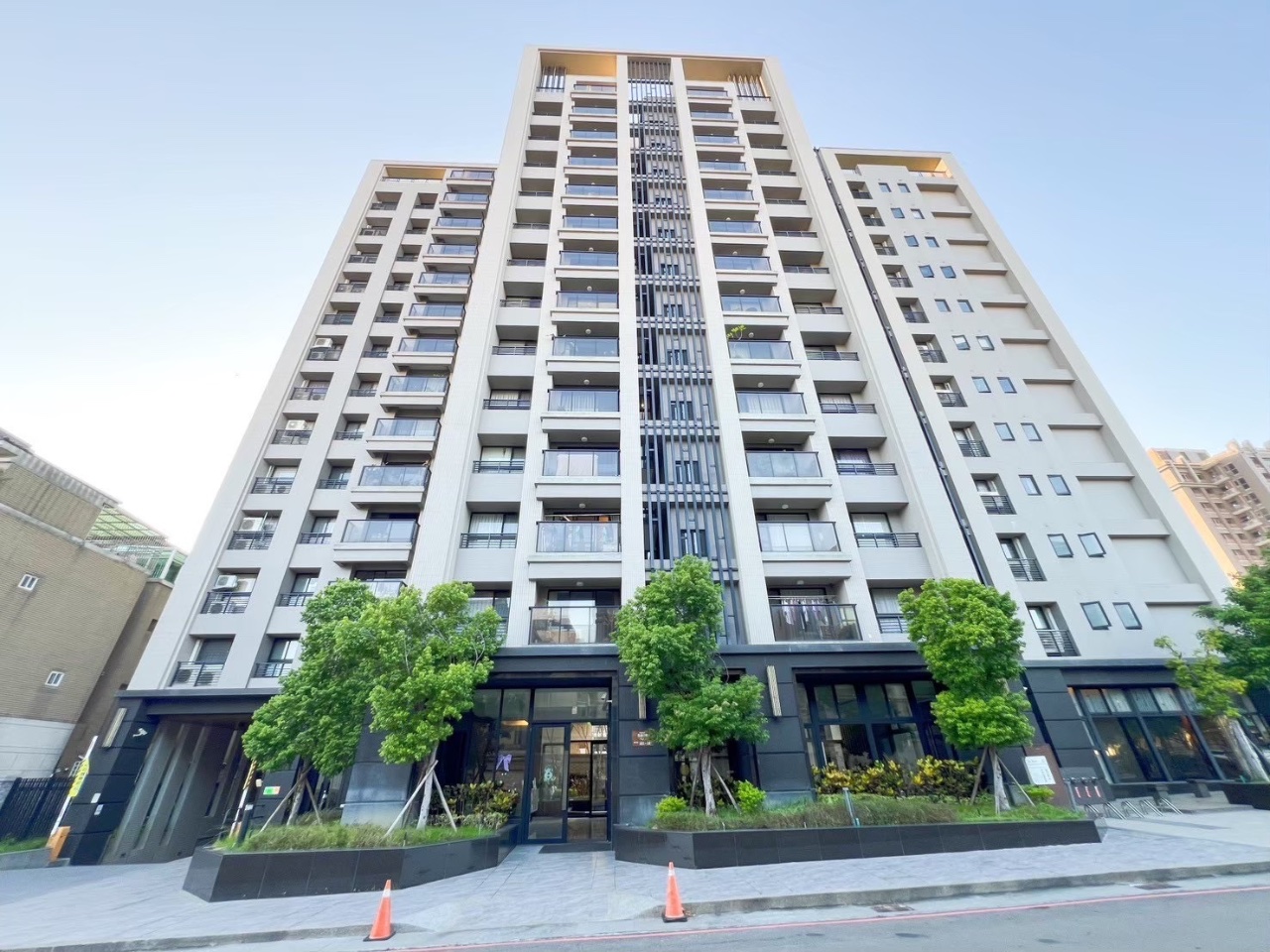 台中住宅 公園旁葳格中學[佳福山晴]再賣一間!