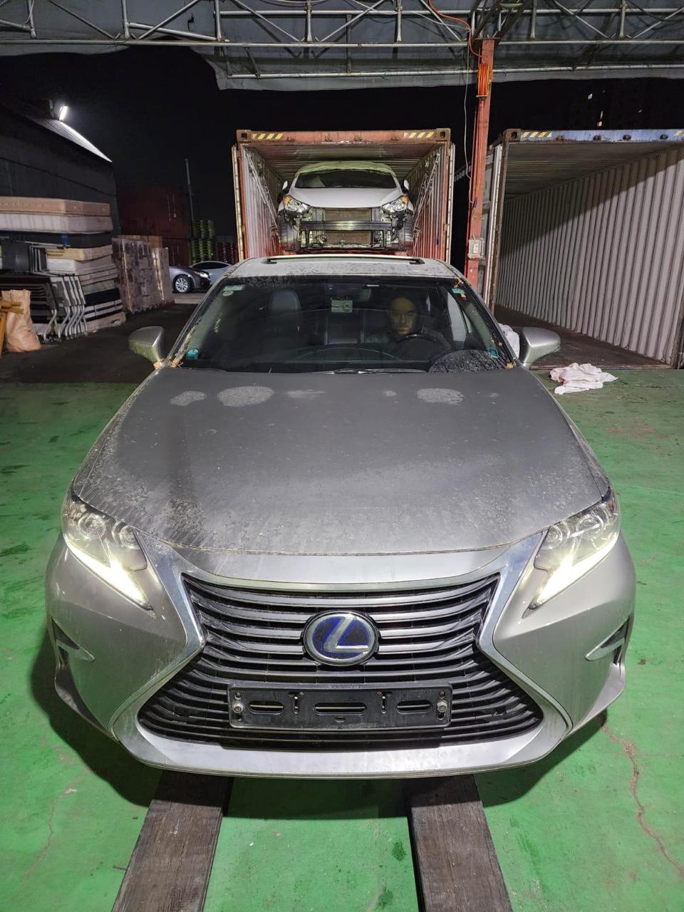 ES300h Used Car Export Completed – High Satisfaction from Overseas Buyers