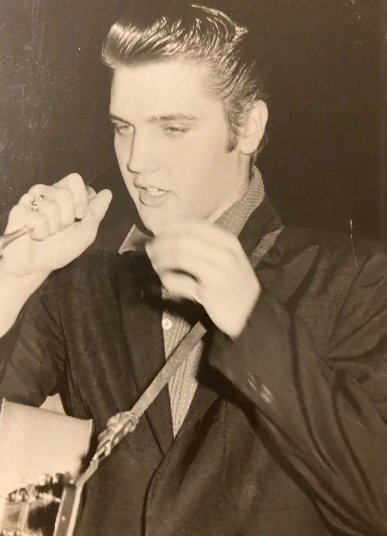 Elvis Presley photo