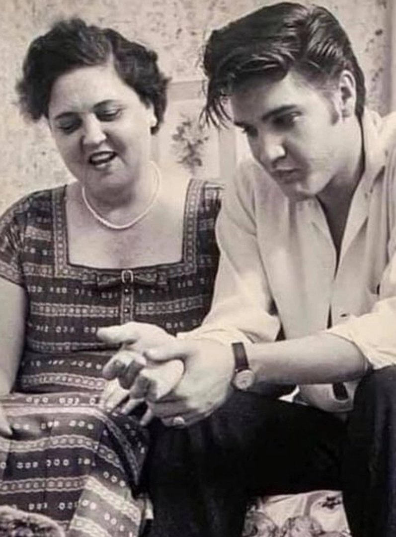 Elvis Presley photo