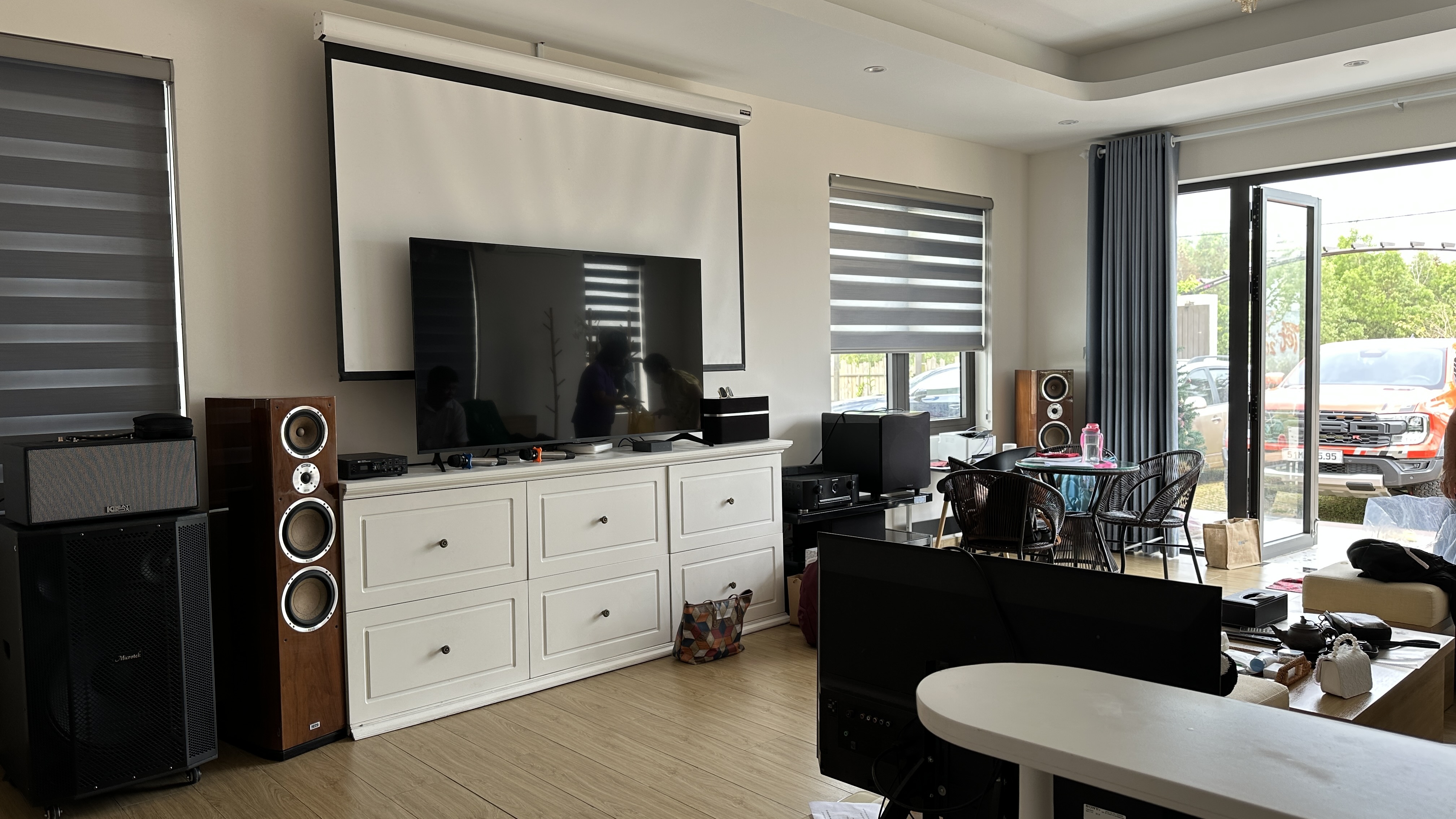 Open Living Room - Photo 1