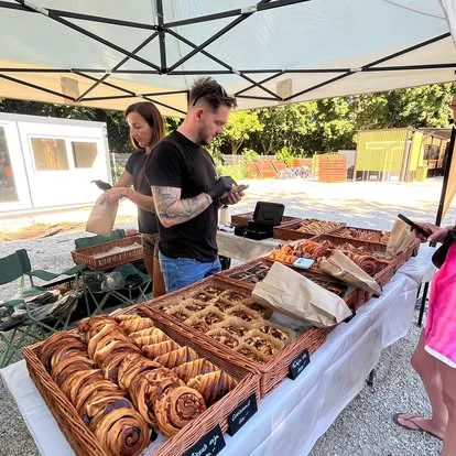 Balatoni termelői piacok – friss ízek, helyi kincsek a nyaralás alatt