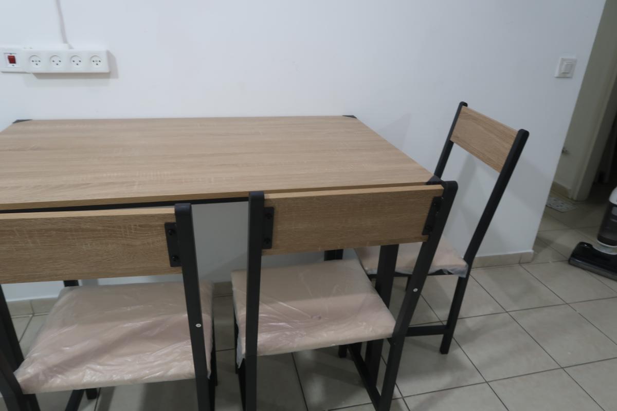שולחן מטבח פינת אוכל + 4 כסאות