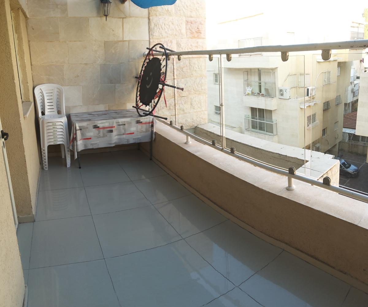 דירת 3 חד' מדישה 78 מטר ממ"ד מעלית קומה ד'