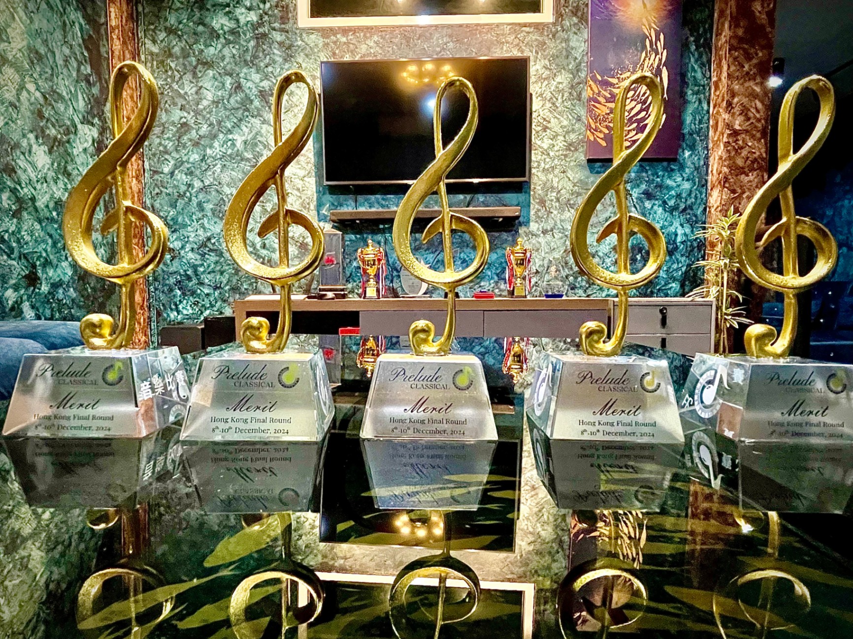 ถ้วยรางวัลของน้องๆนักเรียน