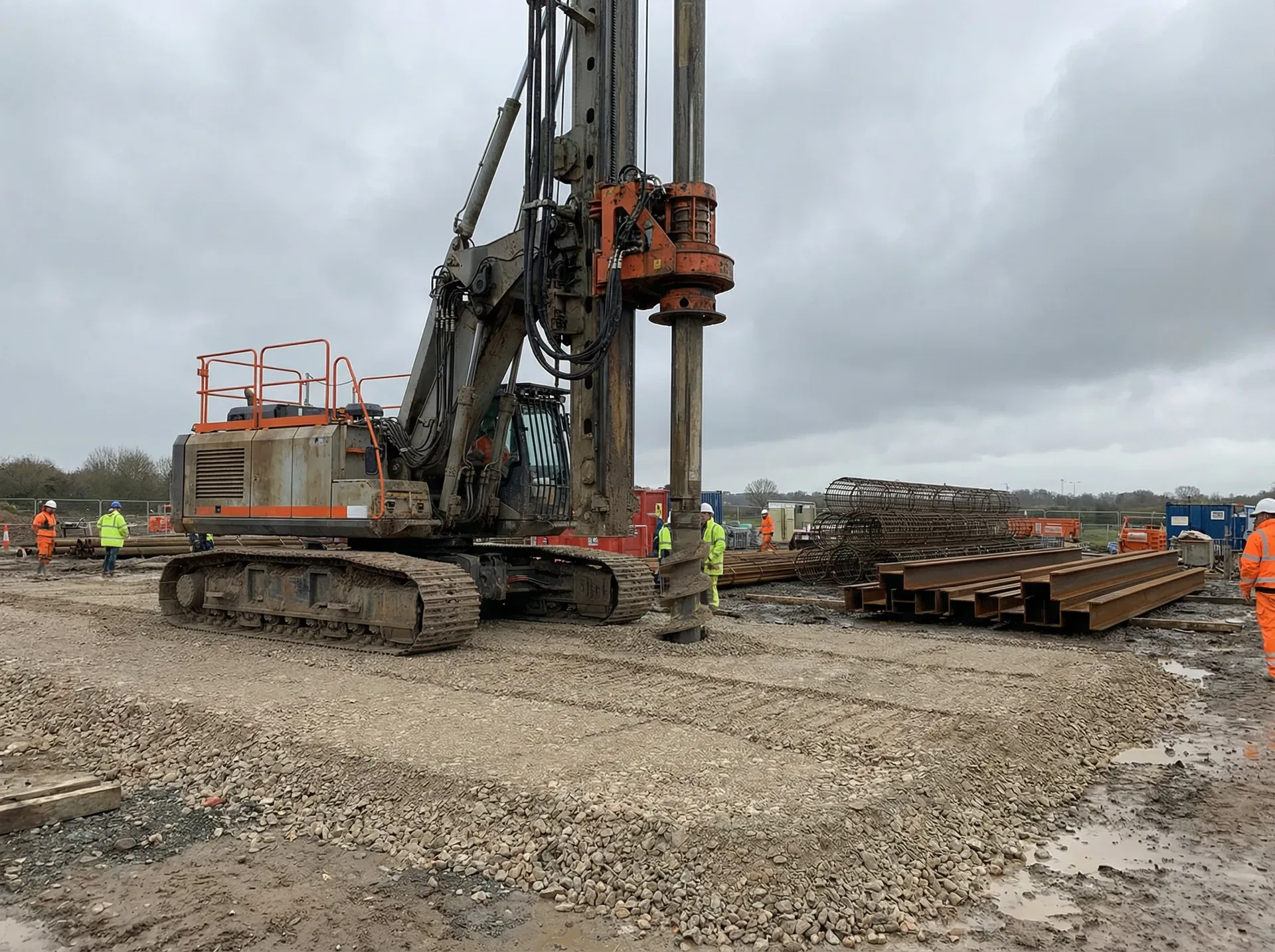 Tracked piling rig on working platform