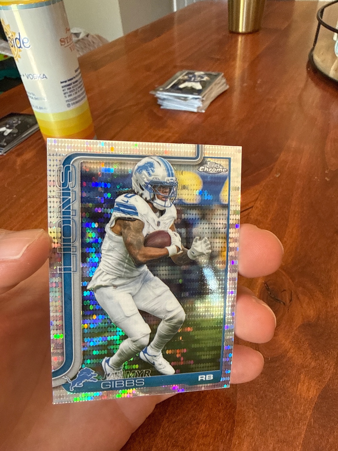 Jahmyr Gibbs 2025 Topps Topps Chrome Speckle Refractor Speckle Refractor - Trading Card Image