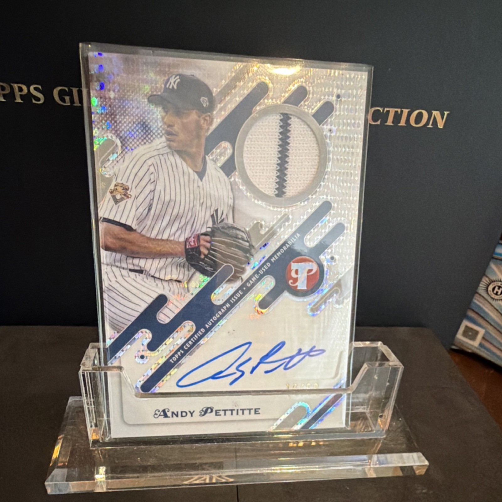 Andy Pettitte Topps Transcendent Collection Autograph Relic Autograph Relic - Trading Card Image