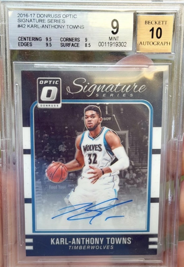 Karl-Anthony Towns Base Autograph Mint - Trading Card Image