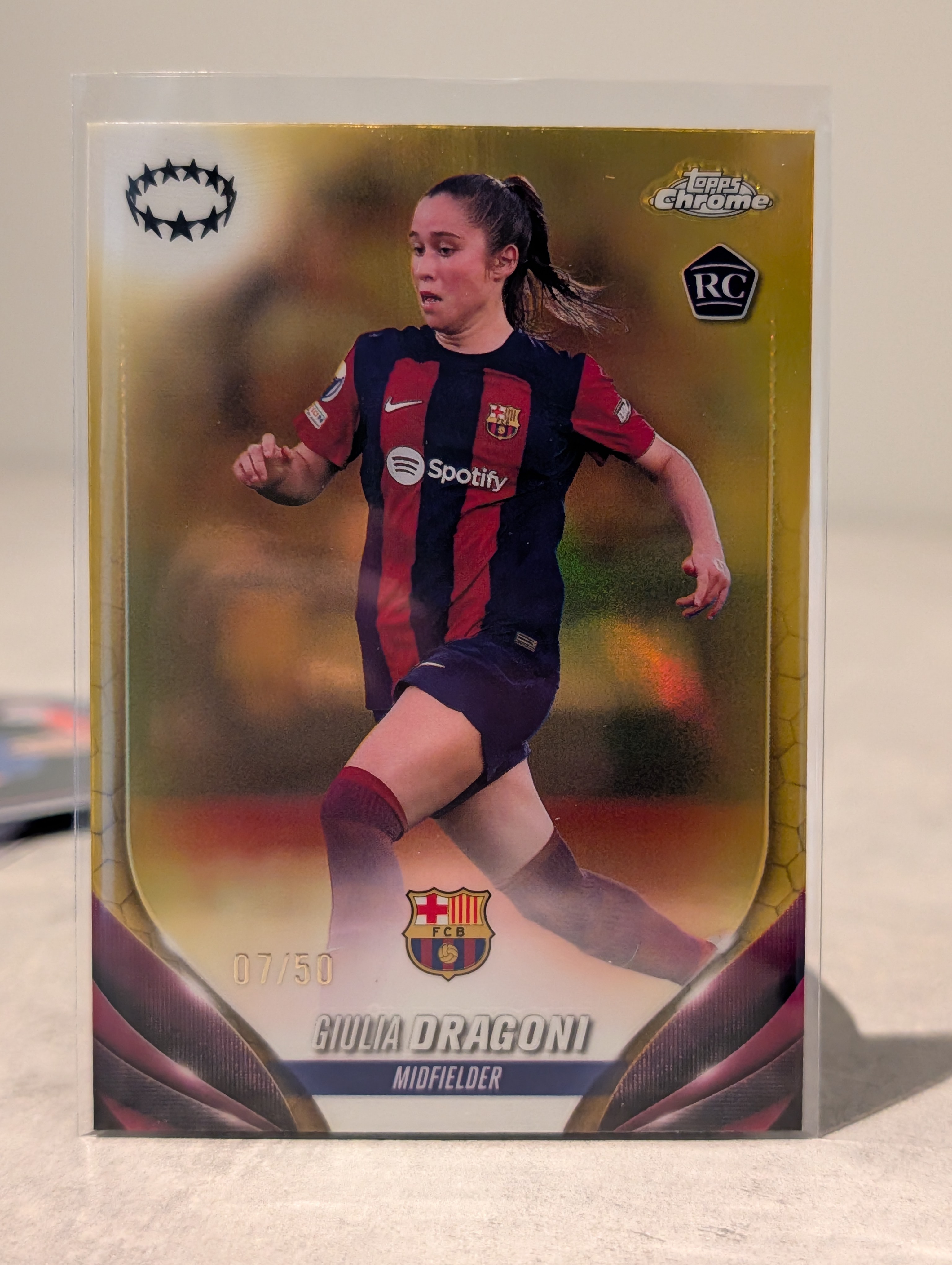 Giulia Dragoni 2023-24 Topps Topps Chrome UEFA Women's Champions League Gold Refractor Gold Refractor - Trading Card Image