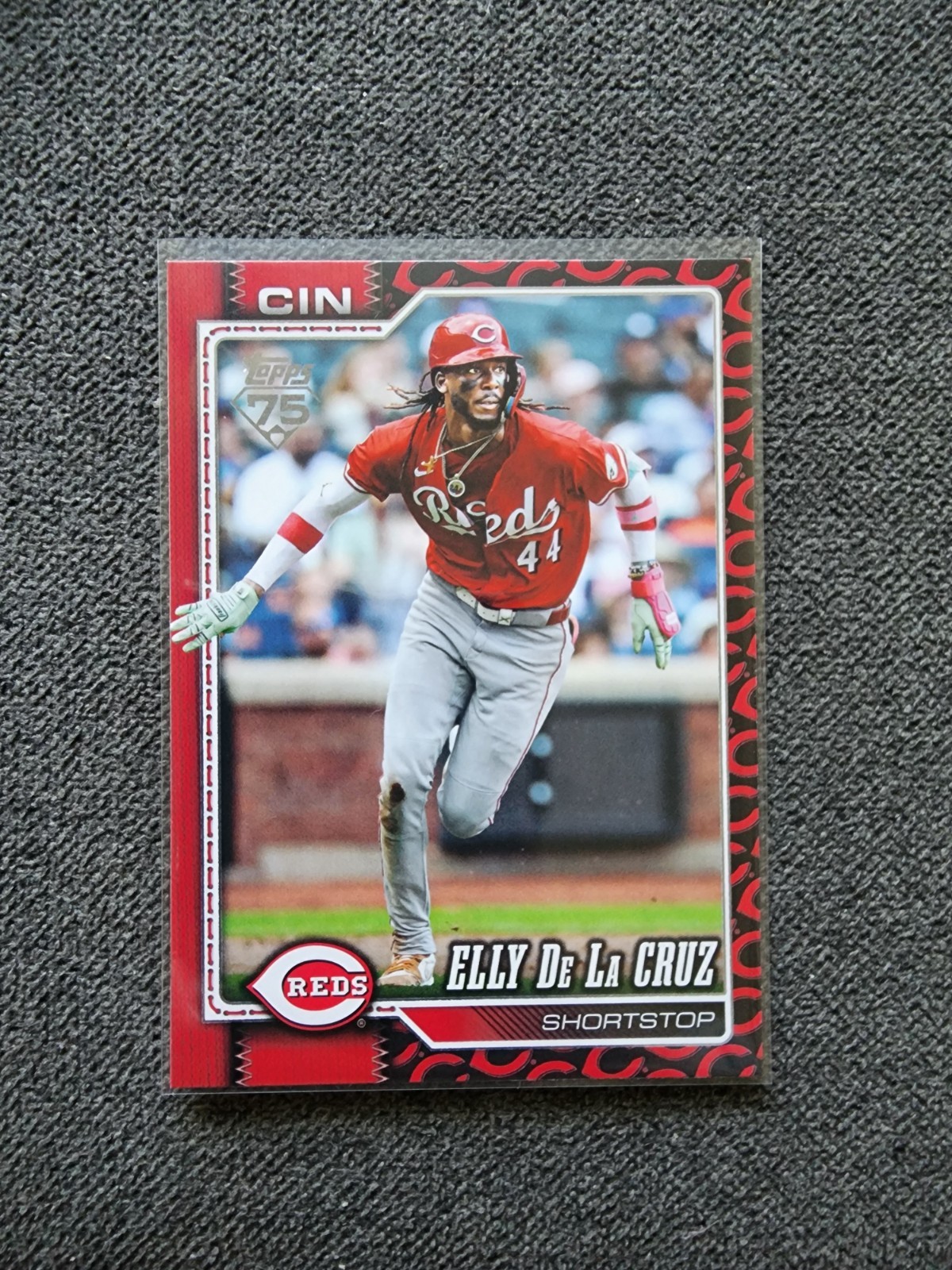 Elly De La Cruz - Topps 2024 75th Anniversary Border Parallel 75th Anniversary Border Parallel (Red) - Trading Card Image