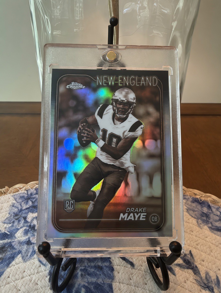 Drake Maye - Topps Chrome Base Rookie Base - Trading Card Image
