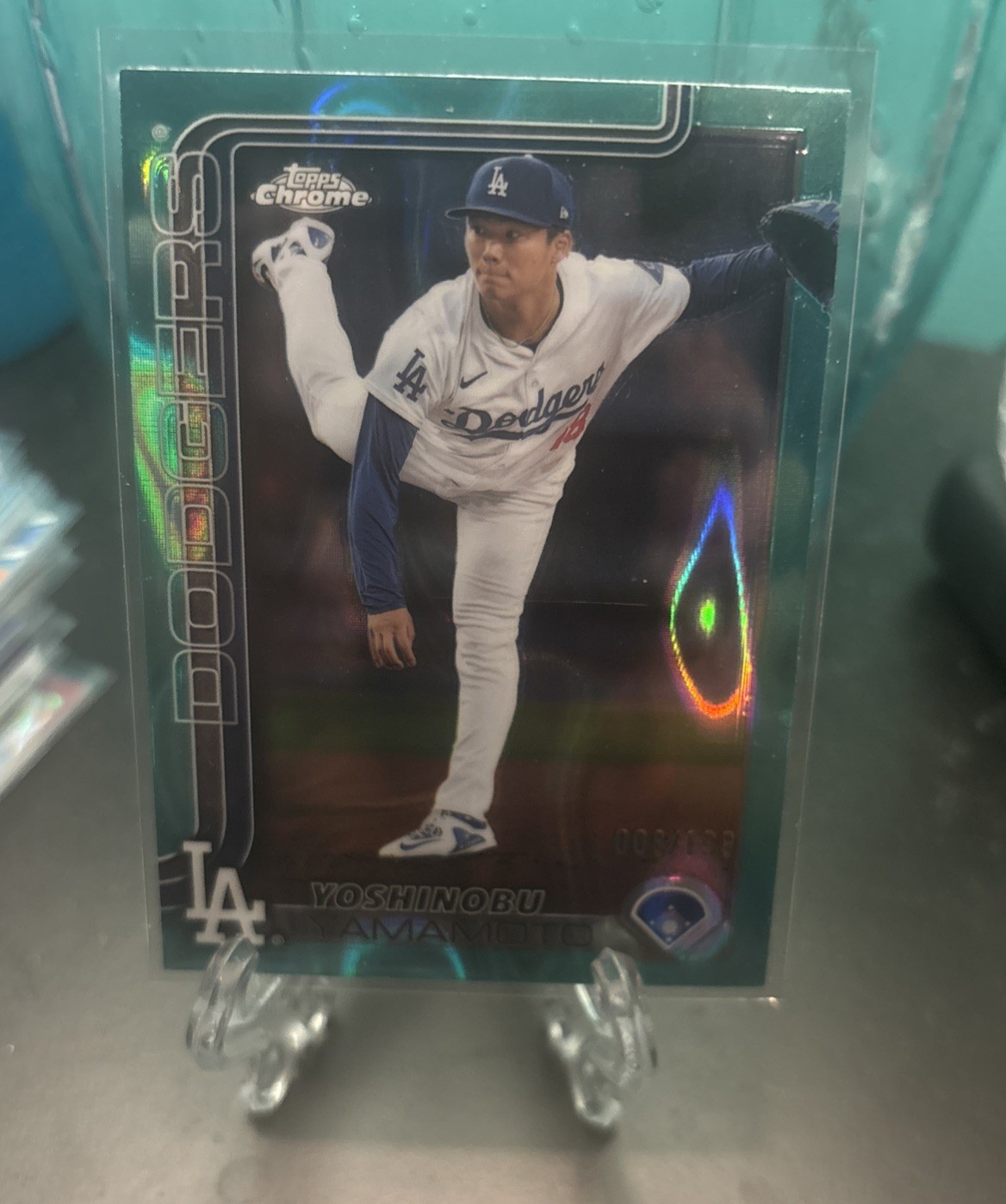 Yoshinobu Yamamoto 2024 Topps Chrome Green Refractor /999 Green Refractor - Trading Card Image