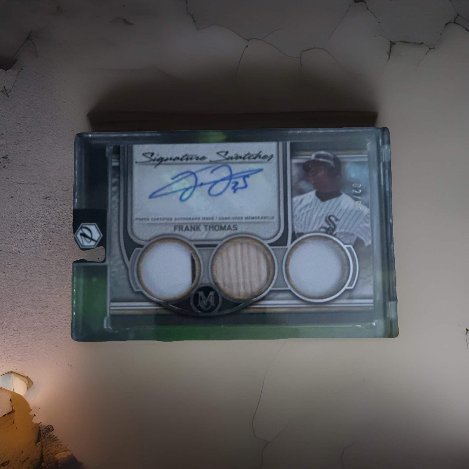 Frank Thomas Signature Swatches Quad Relic Autograph Quad Relic Autograph - Trading Card Image
