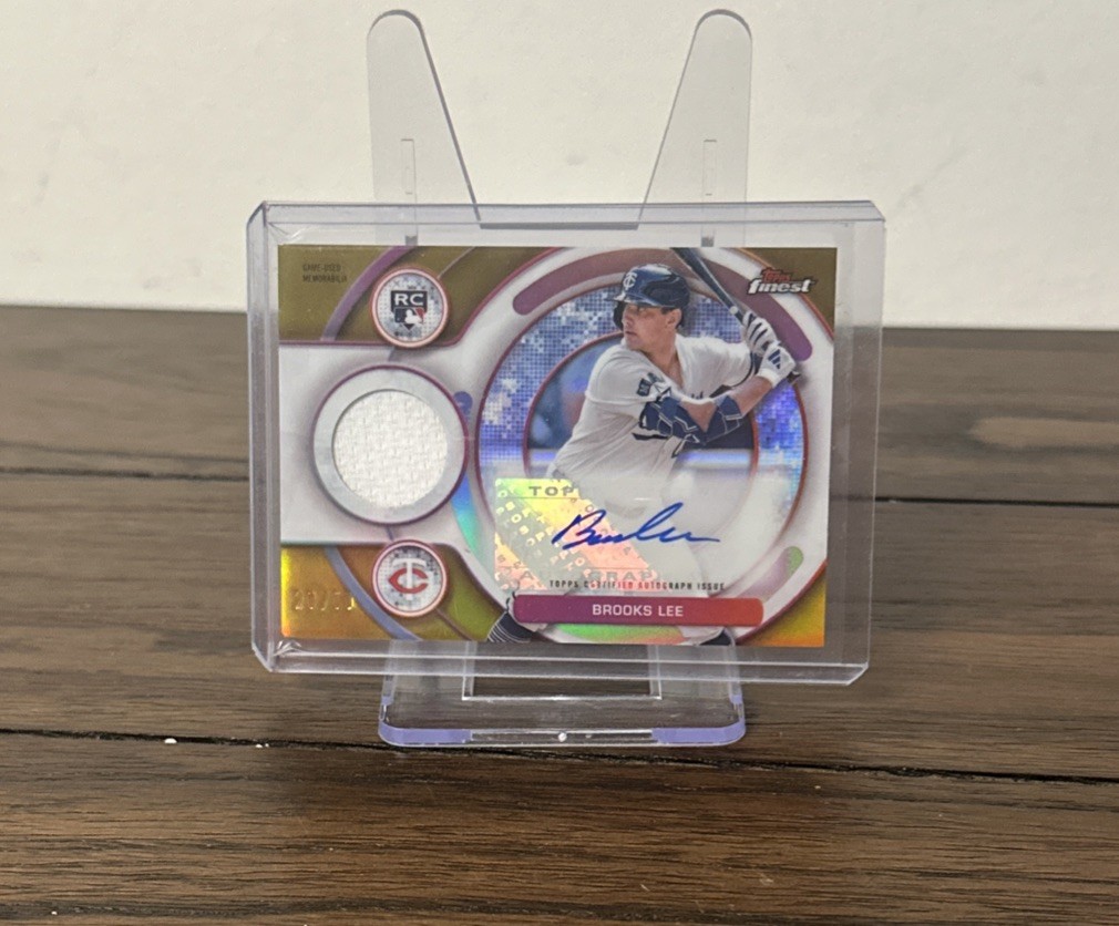 Brooks Lee 2023 Topps Finest Rookie Patch Gold Refractor Gold Refractor - Trading Card Image