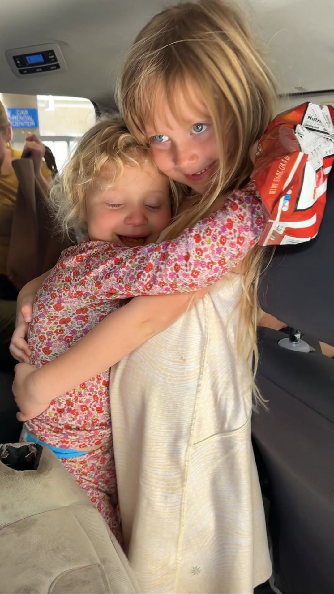 Seeing them like this all day melted me 🥹 they’ve never been apart this long 😭