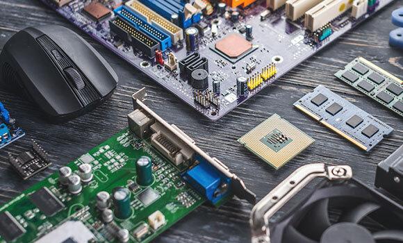 De ce își redirecționează companiile mari resursele către AI?