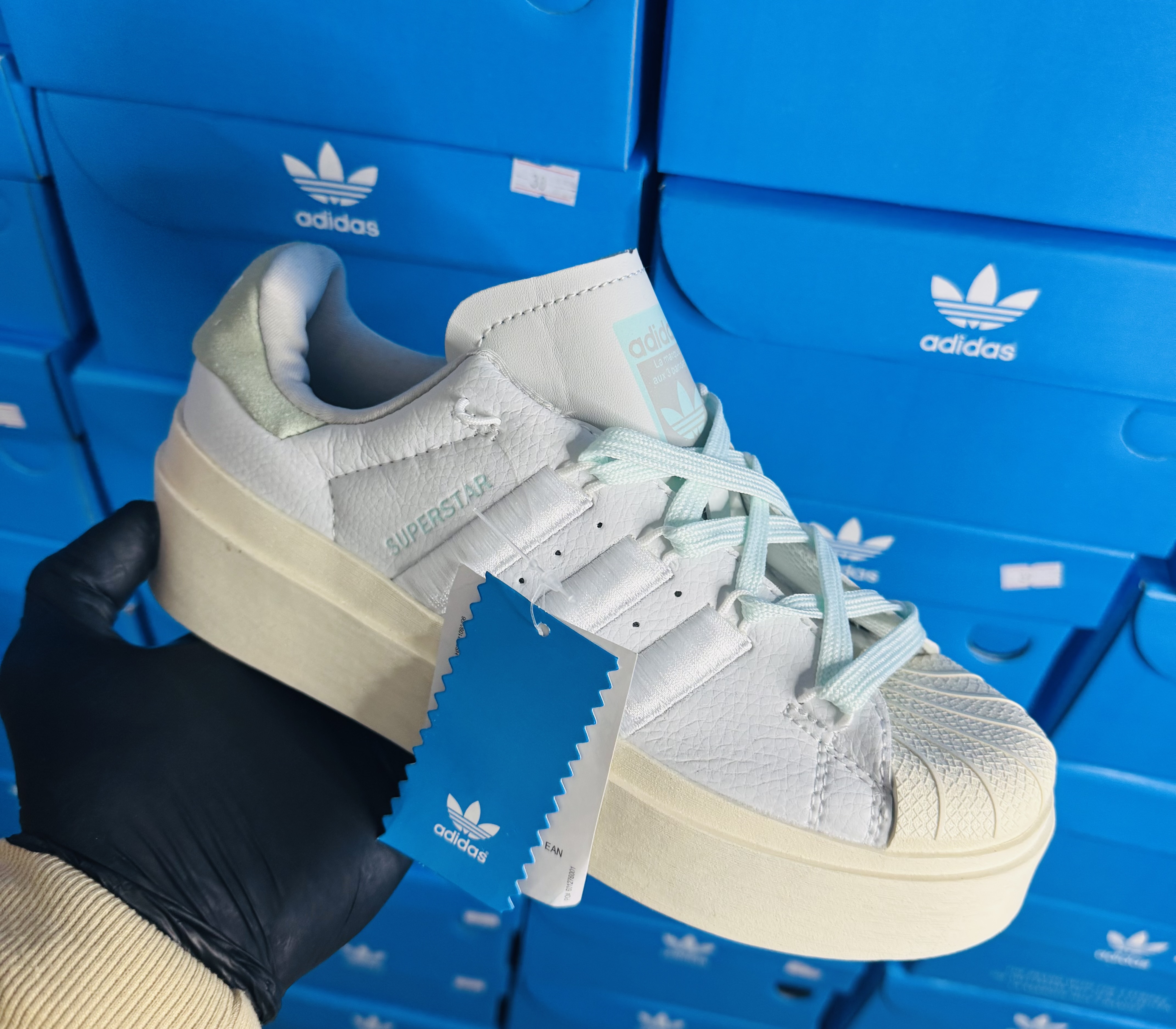 Adidas Bonega ( calidad original ) - Blanca verde agua 