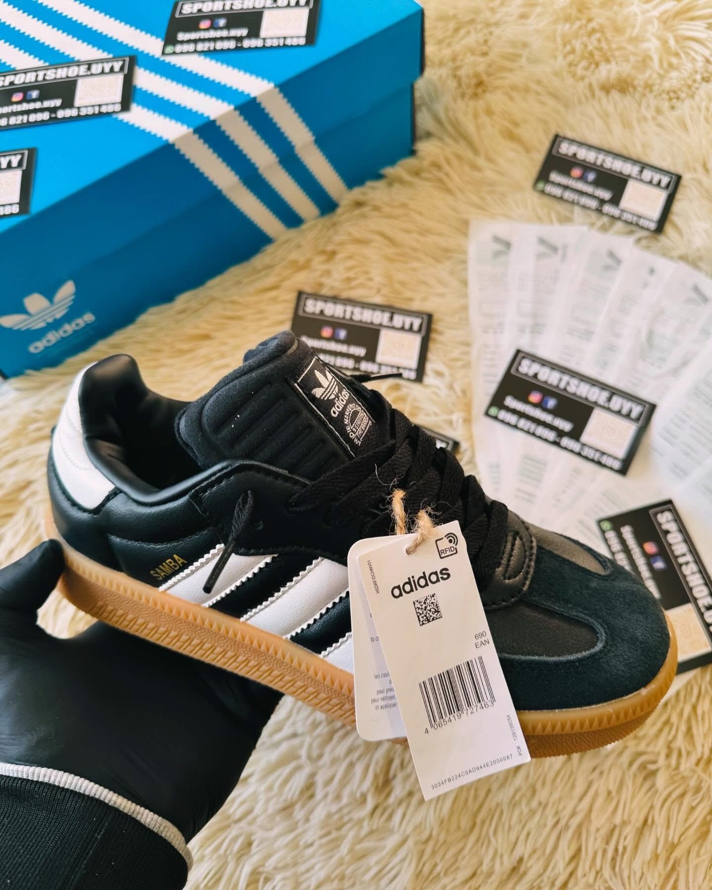 Adidas Samba  - Negro líneas blancas 