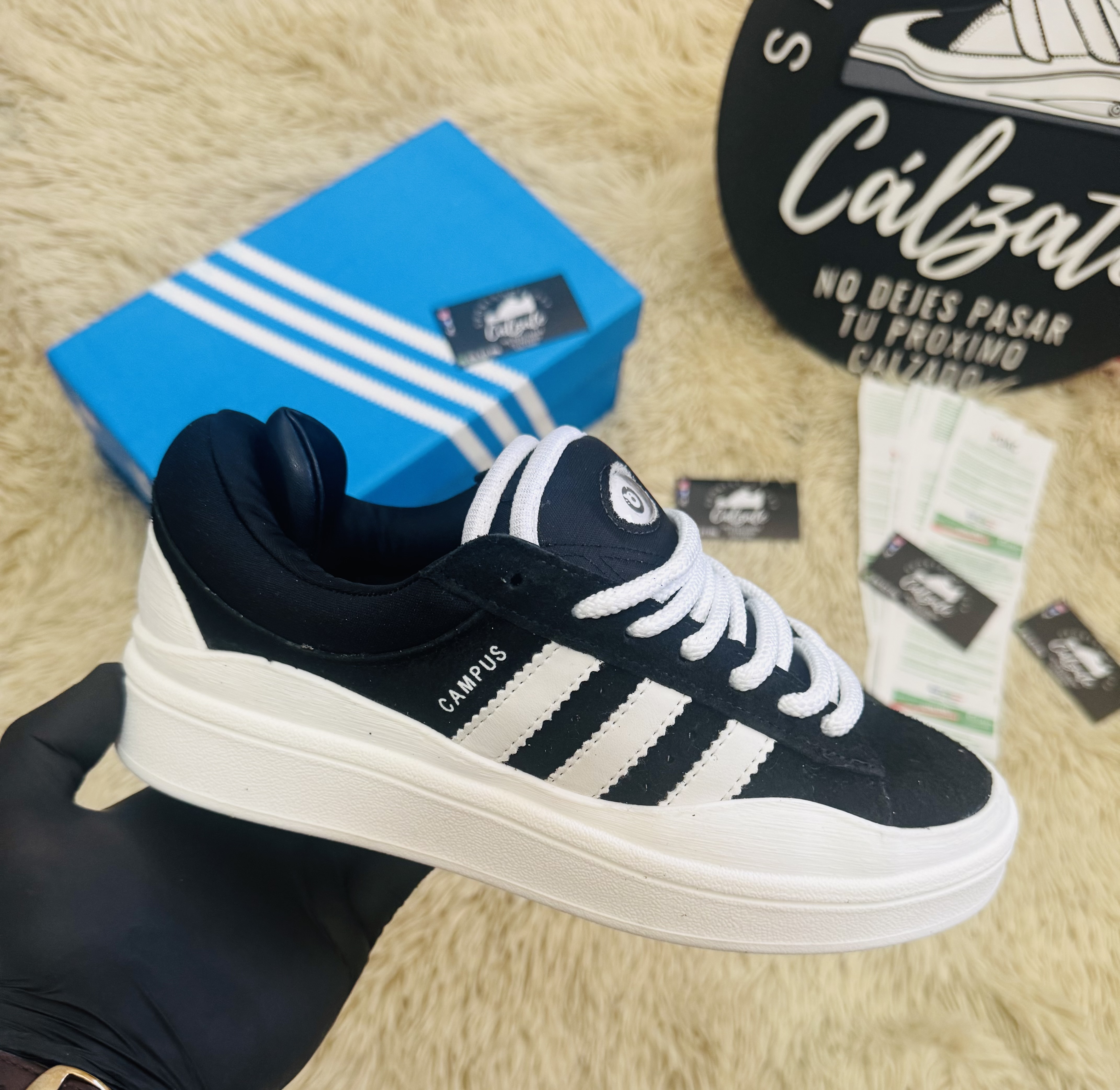 Adidas campus badbunny  - Negro líneas blancas 