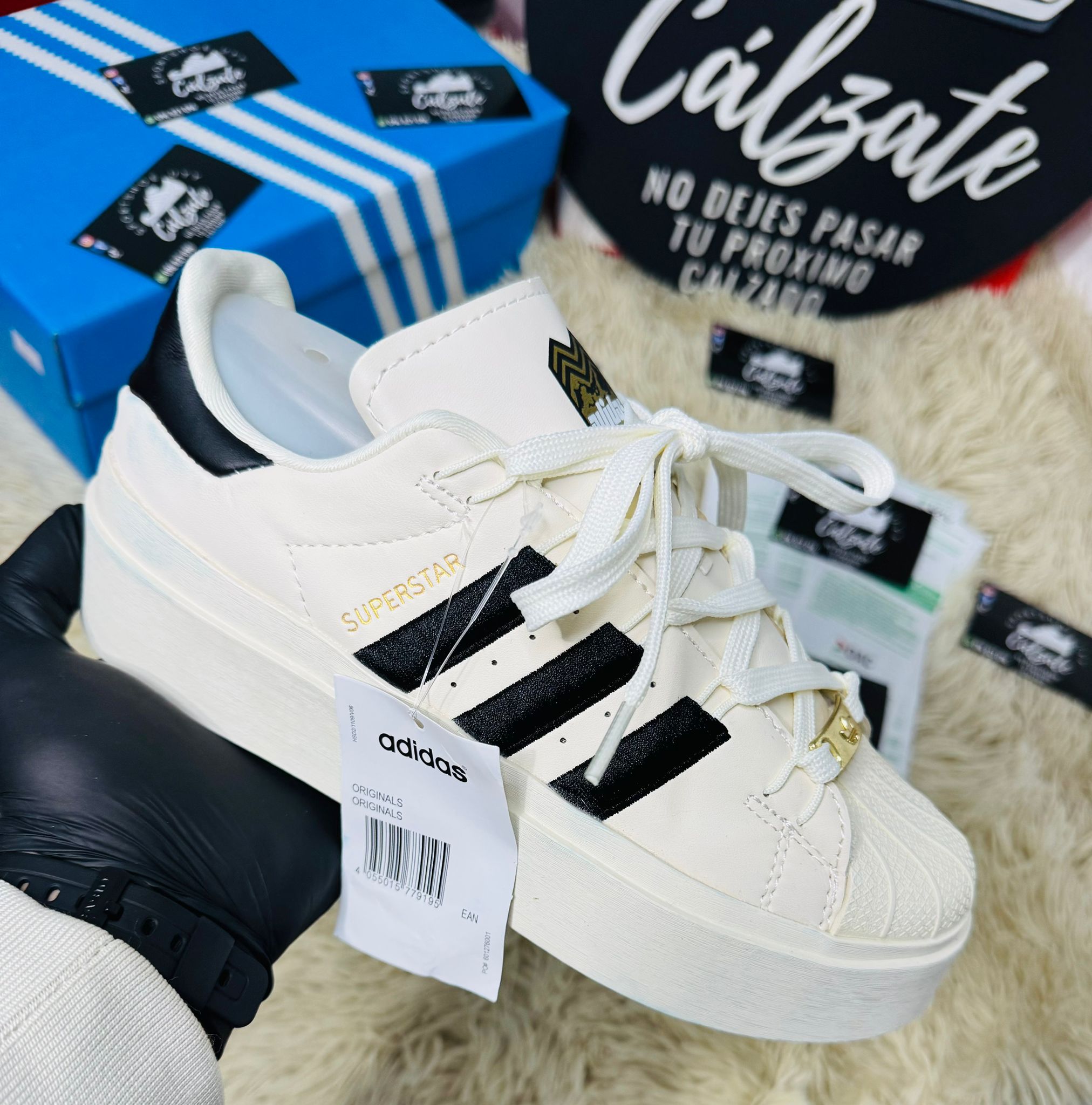 Adidas bonega (calidad original ) - Cremita 