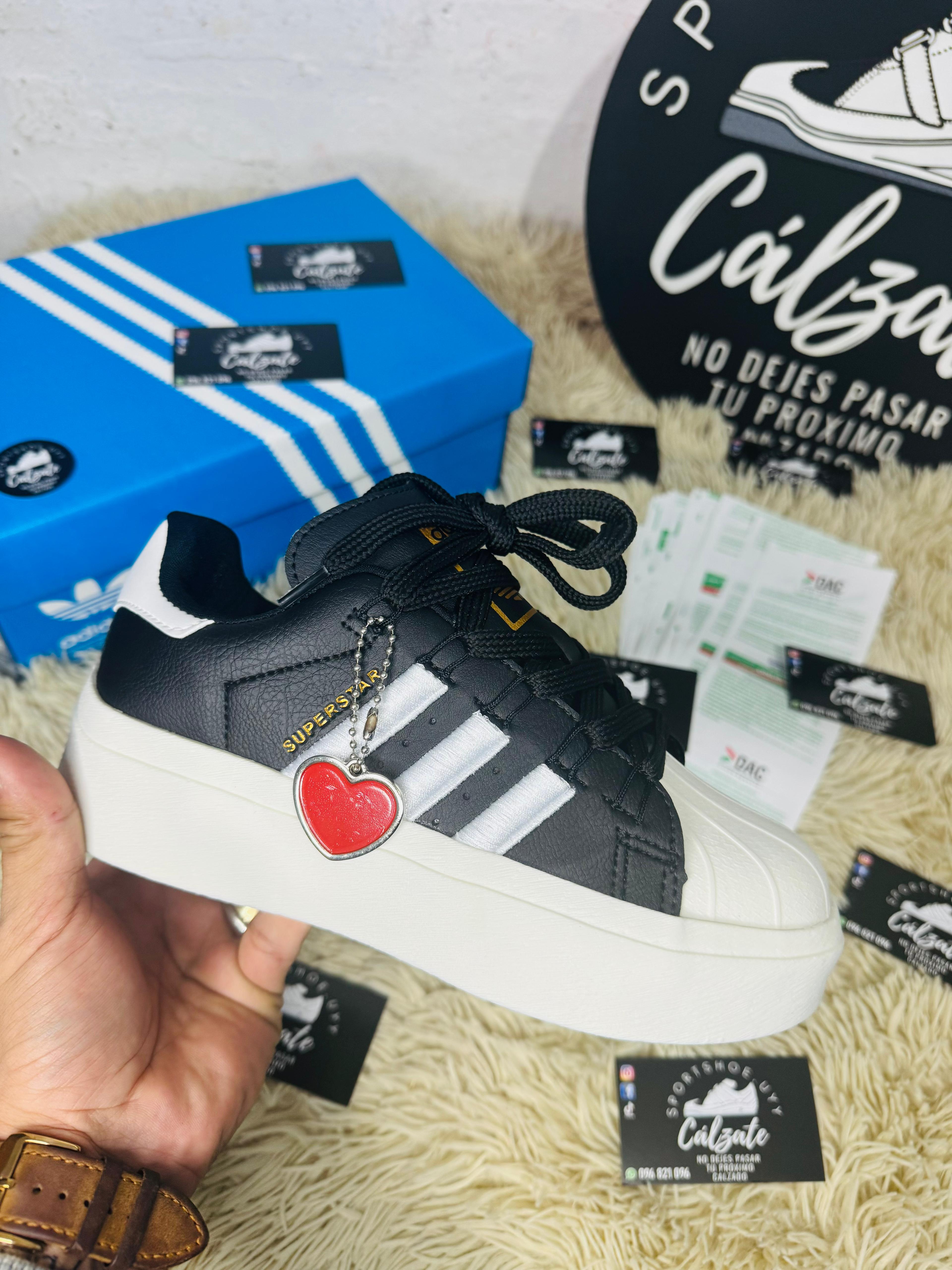 Adidas Bonega  - negro blanco 