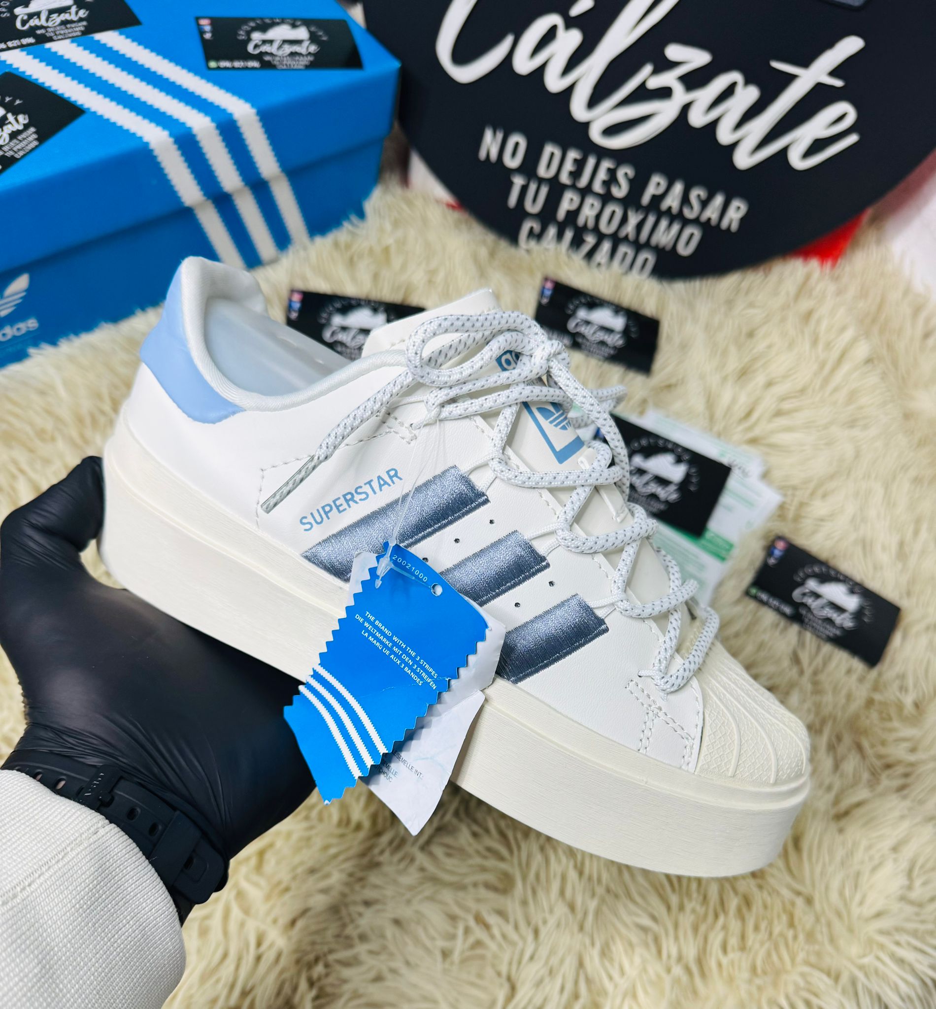 Adidas Bonega (calidad original ) - Blanco celeste 