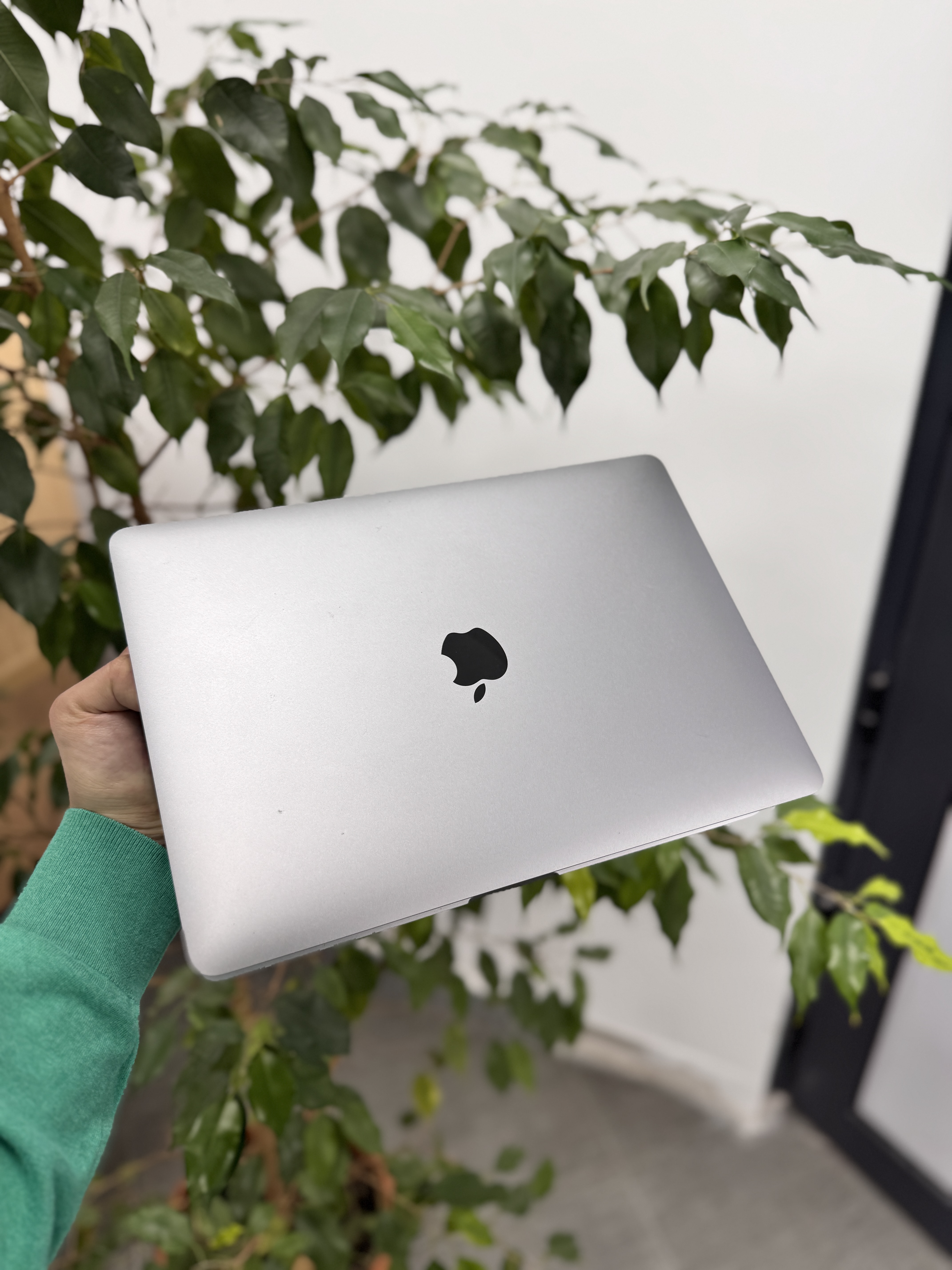 MacBook Pro 13” 2020  - миниатюра 3