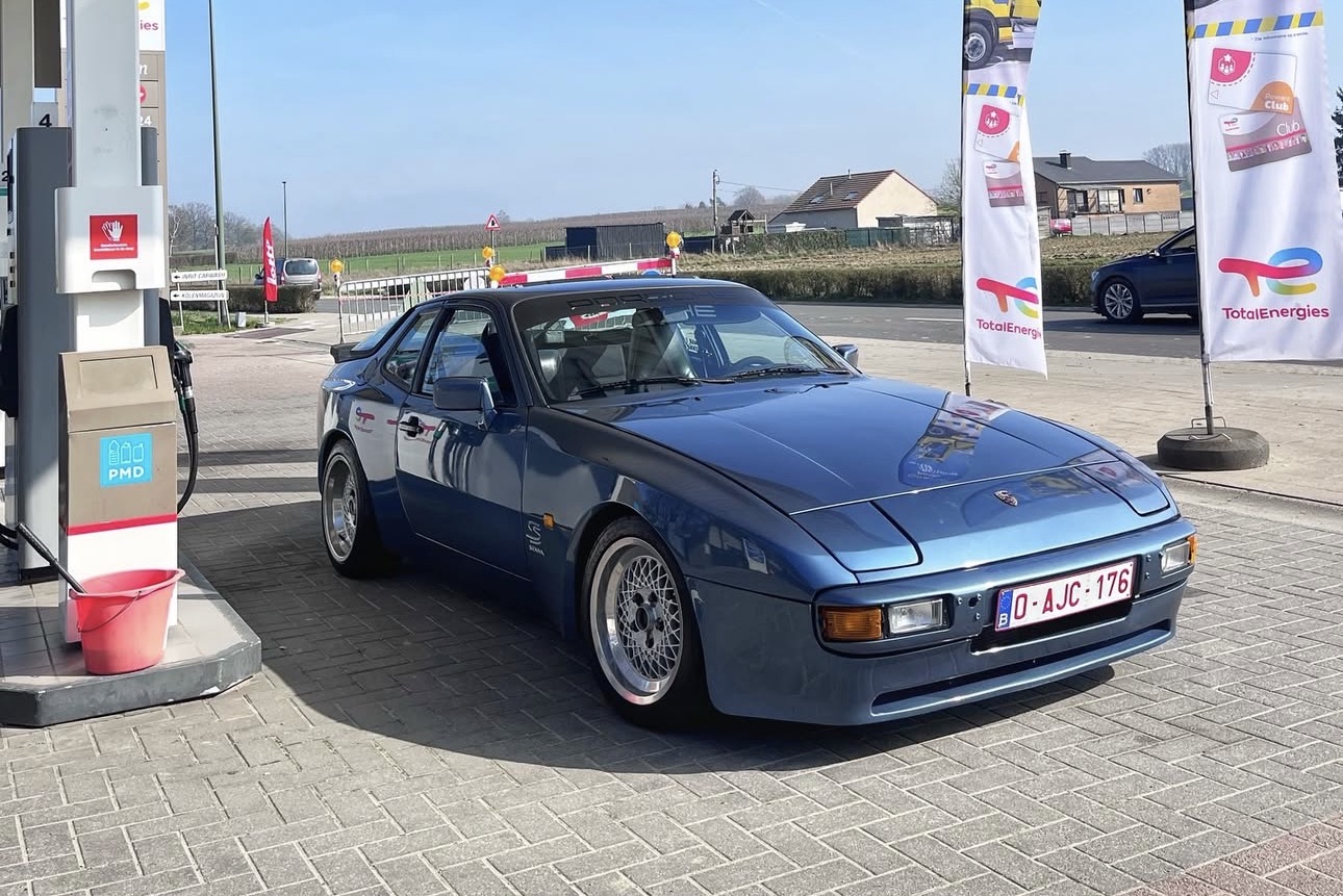 PORSCHE 944 