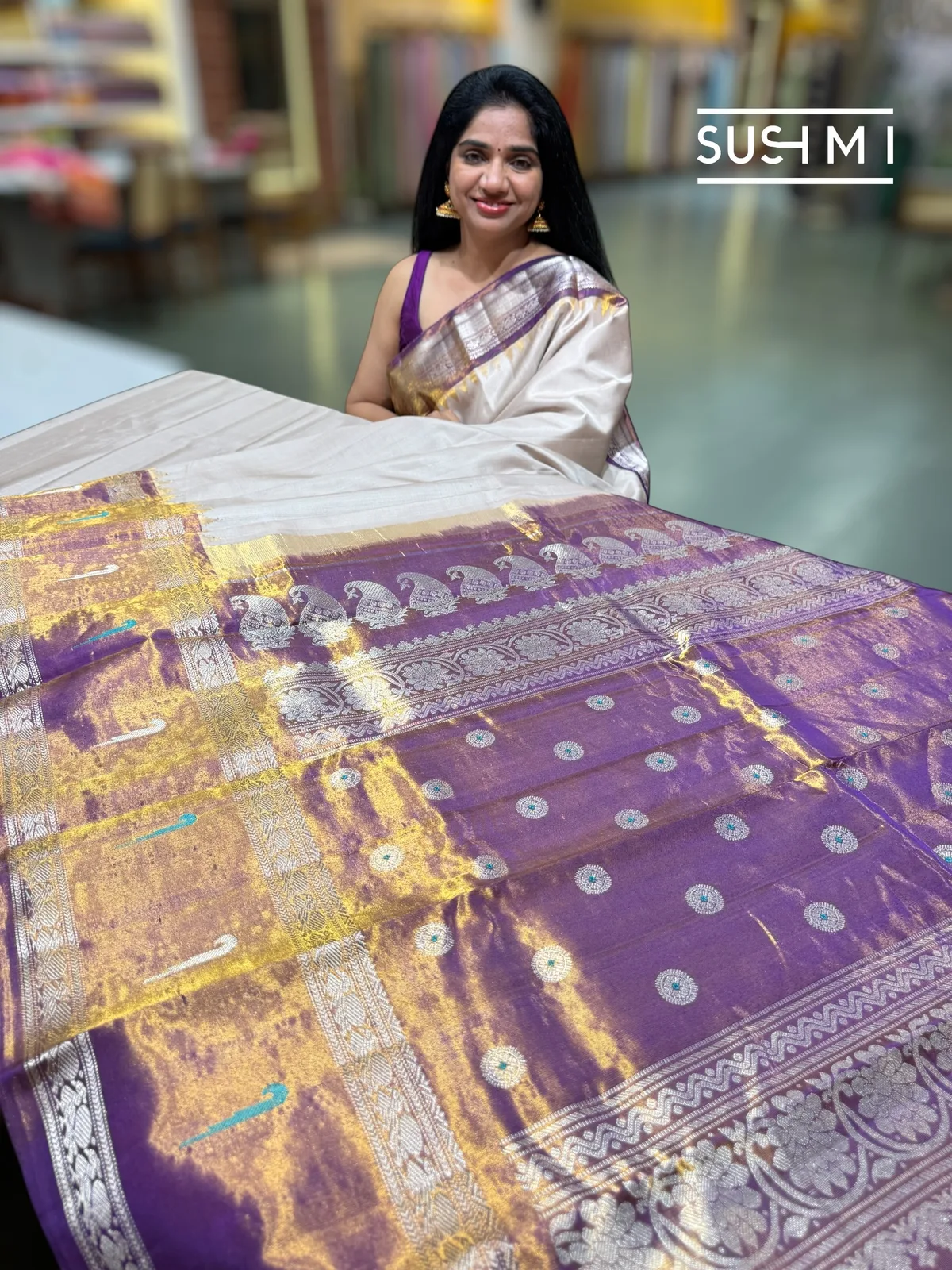 Dusty Ivory Gadwal Silk saree with pythani tissue single muniya  border 