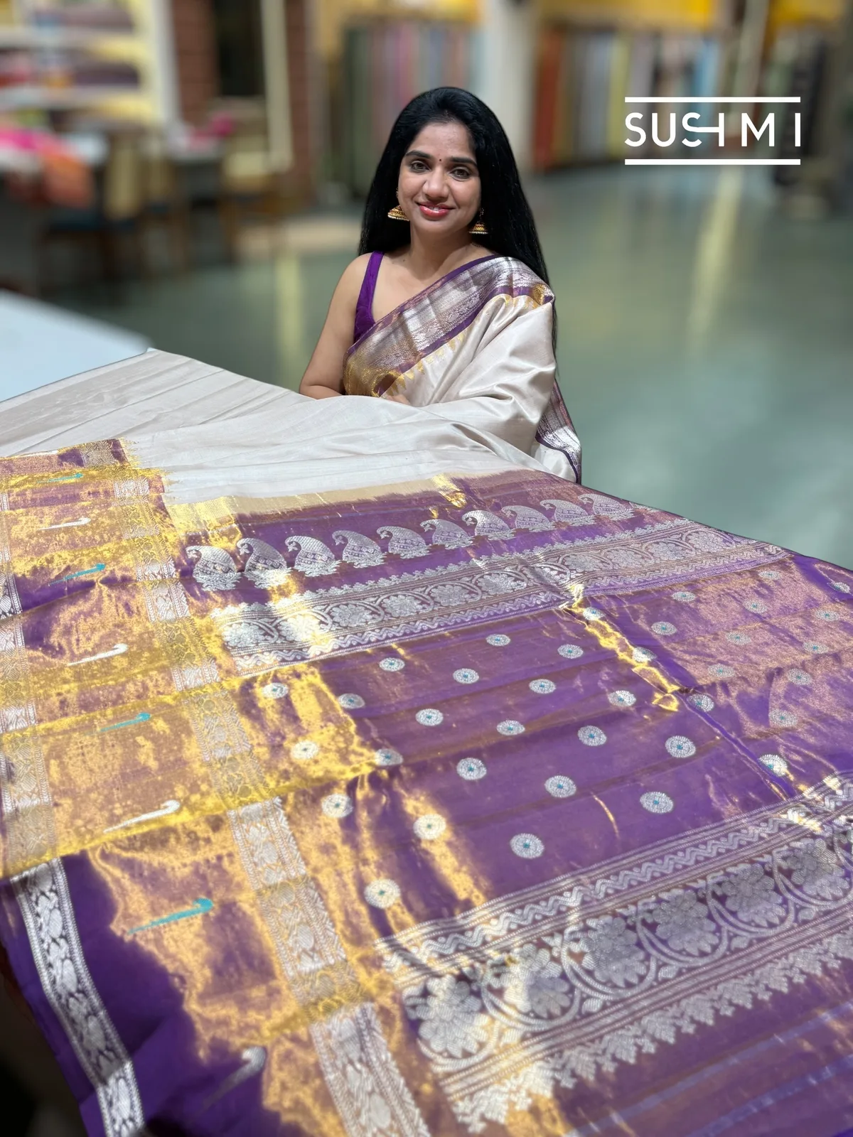Dusty Ivory Gadwal Silk saree with pythani tissue single muniya border — Image 2